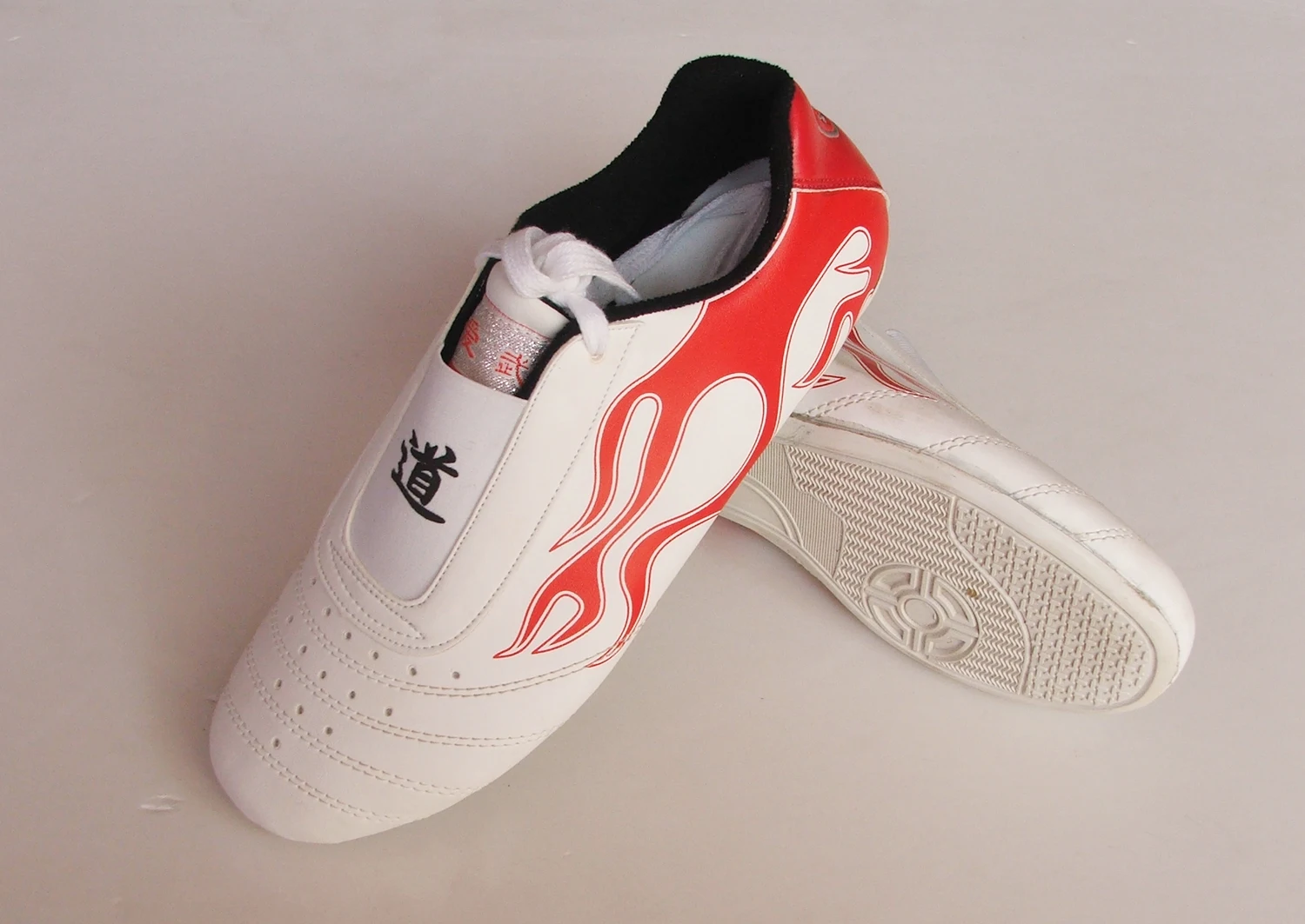Unisex Kung Fu Martial Arts Tai Chi Taekwondo Karate Sports Casual Shoes Durable, Comfortable and Versatile Sports Shoes
Unisex Kung Fu Martial Arts Tai Chi Taekwondo Karate Sports Casual Shoes Durable, Comfortable and Versatile Sports Shoes