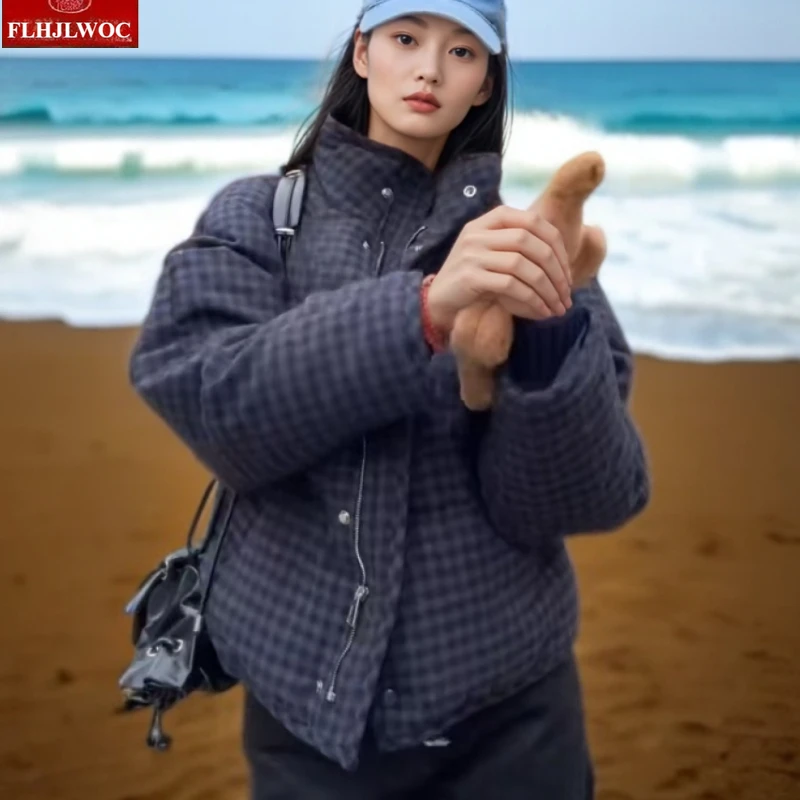 Зимняя верхняя одежда 2025 года, пальто, корейский консервативный стиль, водолазка с воротником-стойкой, милый короткий пуховик для девочек для женщин, клетчатые парки
Зимняя верхняя одежда 2025 года, пальто, корейский консервативный стиль, водолазка с воротником-стойкой, милый короткий пуховик для девочек для женщин, клетчатые парки