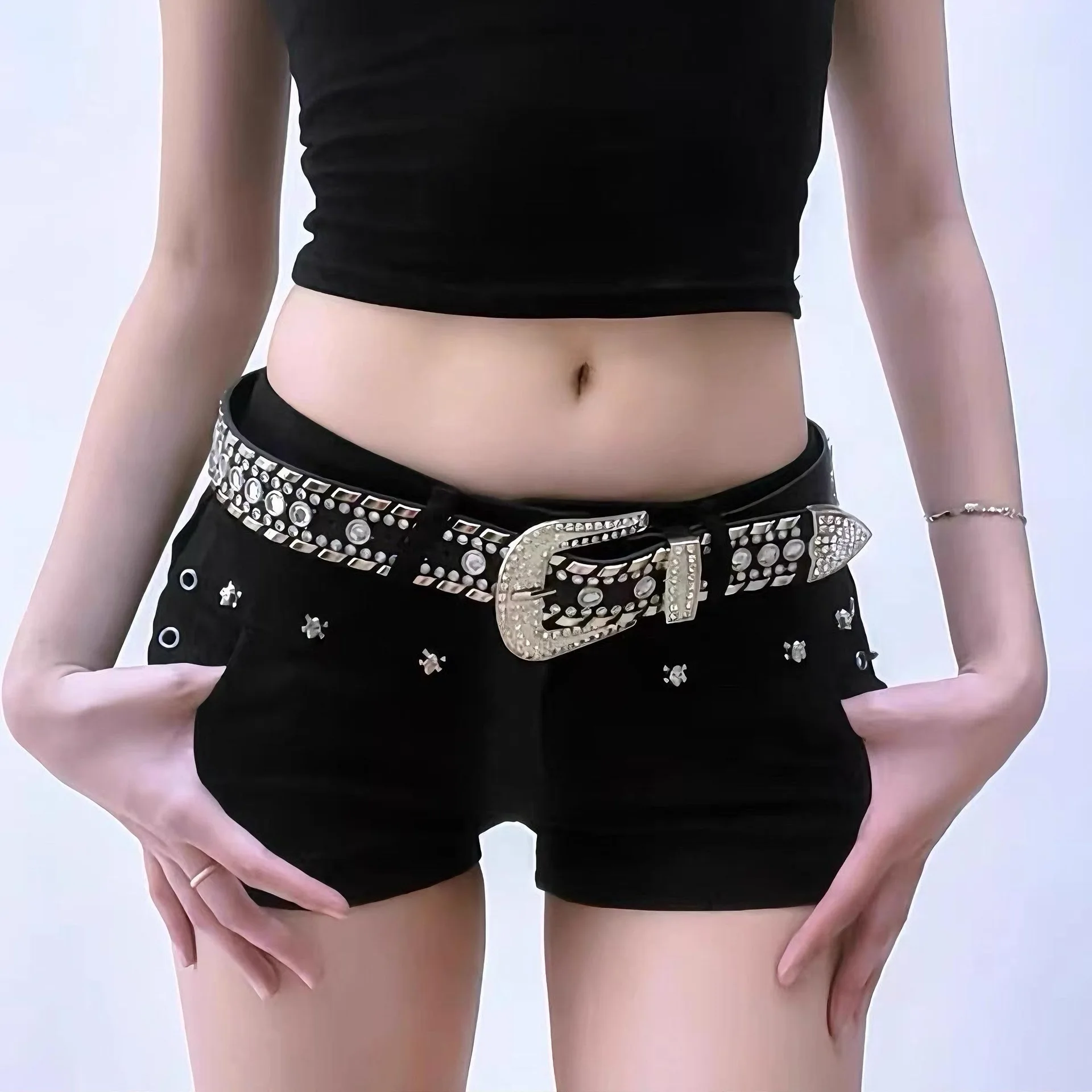 Fashion Luxury Punk Y2K Rhinestones Belt Women's Metal Buckle Fashion Waistband Jeans Pants Decoration Spicy Girl Belt
Fashion Luxury Punk Y2K Rhinestones Belt Women's Metal Buckle Fashion Waistband Jeans Pants Decoration Spicy Girl Belt