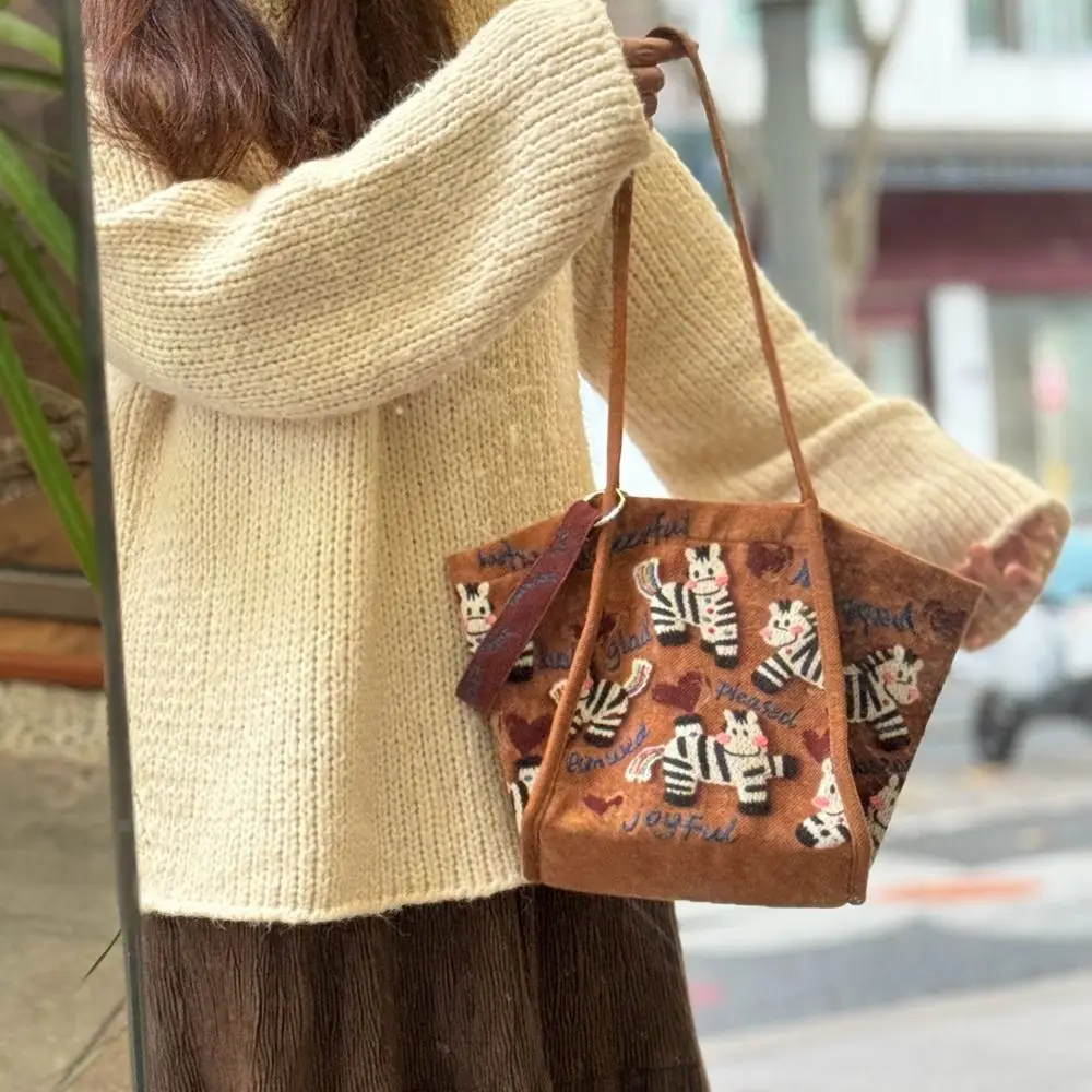 Shopping Bag Casual Horse Tote Bag Korean Style Large Capacity Printed Shoulder Bag Pony Cute New Year Handag Student
Shopping Bag Casual Horse Tote Bag Korean Style Large Capacity Printed Shoulder Bag Pony Cute New Year Handag Student