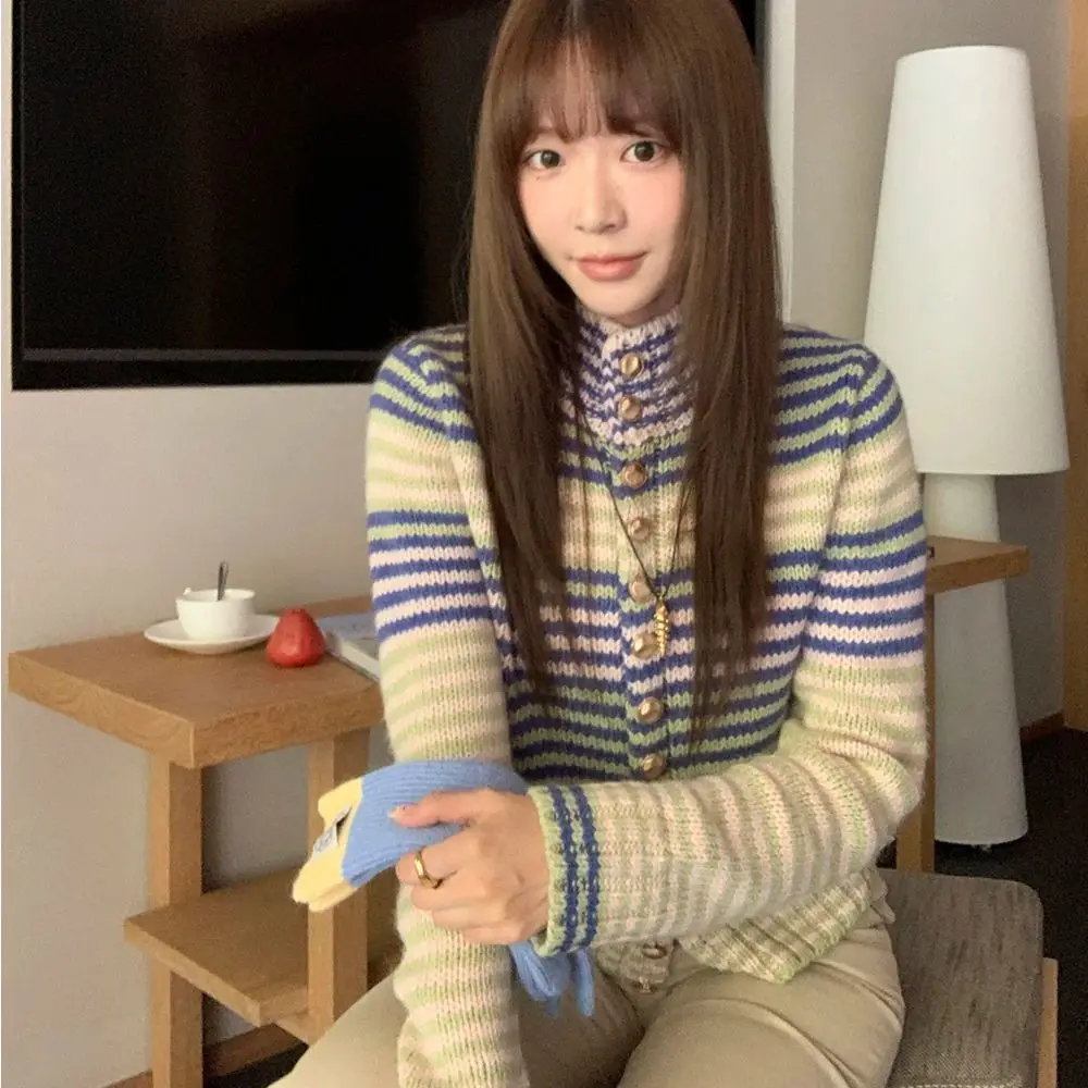 Korean style Winter stand-up collar contrasting stripes thickened warm sweater women
Korean style Winter stand-up collar contrasting stripes thickened warm sweater women