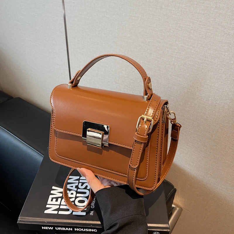 2025 New Luxury Designer Women's Shoulder Bag Fashion Small Handbag Tote Preppy Style Female Bag Vintage Pu Leather Envelope Bag
2025 New Luxury Designer Women's Shoulder Bag Fashion Small Handbag Tote Preppy Style Female Bag Vintage Pu Leather Envelope Bag