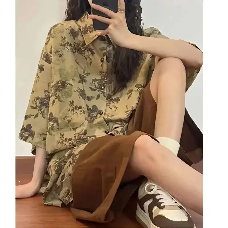 Korean Version of New Retro Floral Short Sleeved Shirt for Women with Summer Design Sense Niche Daily Outfit Shirt Clothing Top
Korean Version of New Retro Floral Short Sleeved Shirt for Women with Summer Design Sense Niche Daily Outfit Shirt Clothing Top