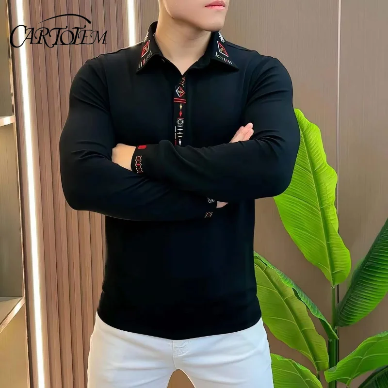 Новая осенняя стильная высококачественная легкая роскошная мужская рубашка поло с длинными рукавами и вышивкой, модная красивая модная футболка с лацканами
Новая осенняя стильная высококачественная легкая роскошная мужская рубашка поло с длинными рукавами и вышивкой, модная красивая модная футболка с лацканами