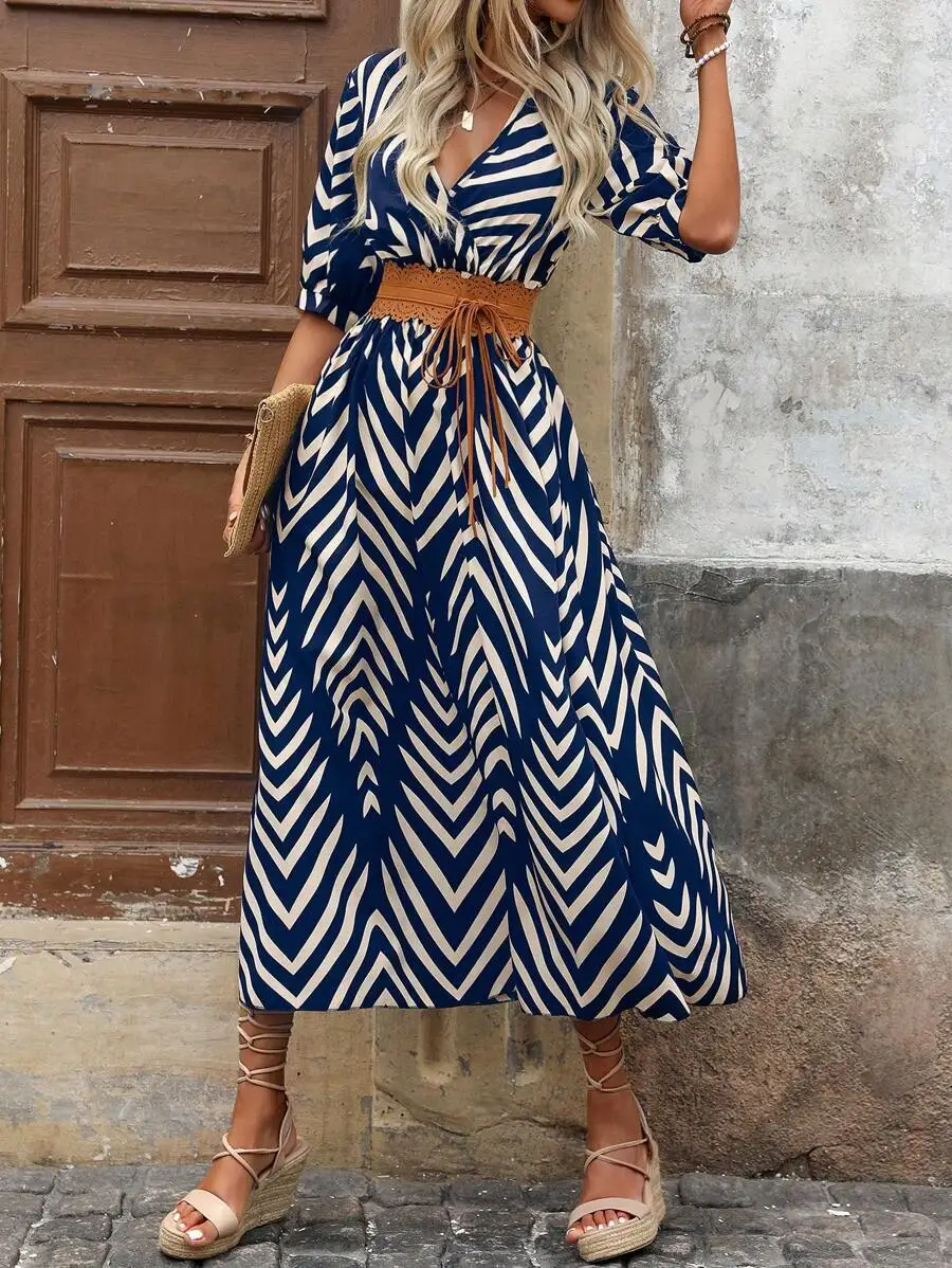 V-Neck Geometric Print Ruched Waist Flared Maxi Dress For Women Casual Vacation
V-Neck Geometric Print Ruched Waist Flared Maxi Dress For Women Casual Vacation