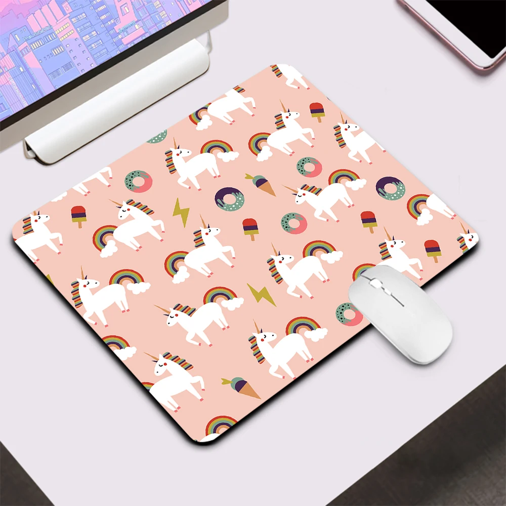 Маленький игровой коврик для мыши с мультяшным единорогом, компьютерный офисный коврик для мыши, коврик для клавиатуры, настольный коврик, коврик для мыши для ПК, геймера, XXL, коврик для мыши для ноутбука
Маленький игровой коврик для мыши с мультяшным единорогом, компьютерный офисный коврик для мыши, коврик для клавиатуры, настольный коврик, коврик для мыши для ПК, геймера, XXL, коврик для мыши для ноутбука