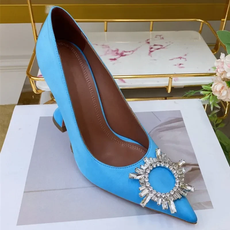 2025new European and American women's high heels pointed satin sun buckle rhinestone fashion shoes
2025new European and American women's high heels pointed satin sun buckle rhinestone fashion shoes