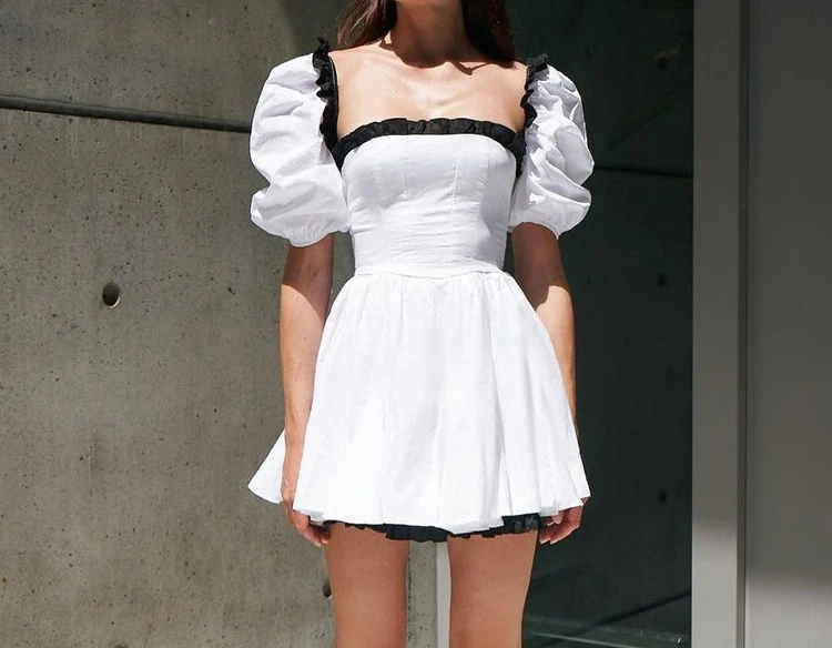 2026 New Black and White Contrasting Square Neck Bubble Sleeve Sexy Backless Dress, High-end Women's Clothing
2026 New Black and White Contrasting Square Neck Bubble Sleeve Sexy Backless Dress, High-end Women's Clothing