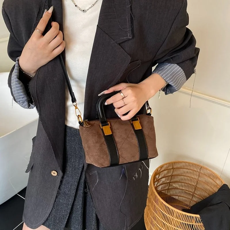 Chic-trendy 2025 New Ladies Luxury Brand Leather Crossbody Bag Famous Designer Casual Popular Classic
Chic-trendy 2025 New Ladies Luxury Brand Leather Crossbody Bag Famous Designer Casual Popular Classic