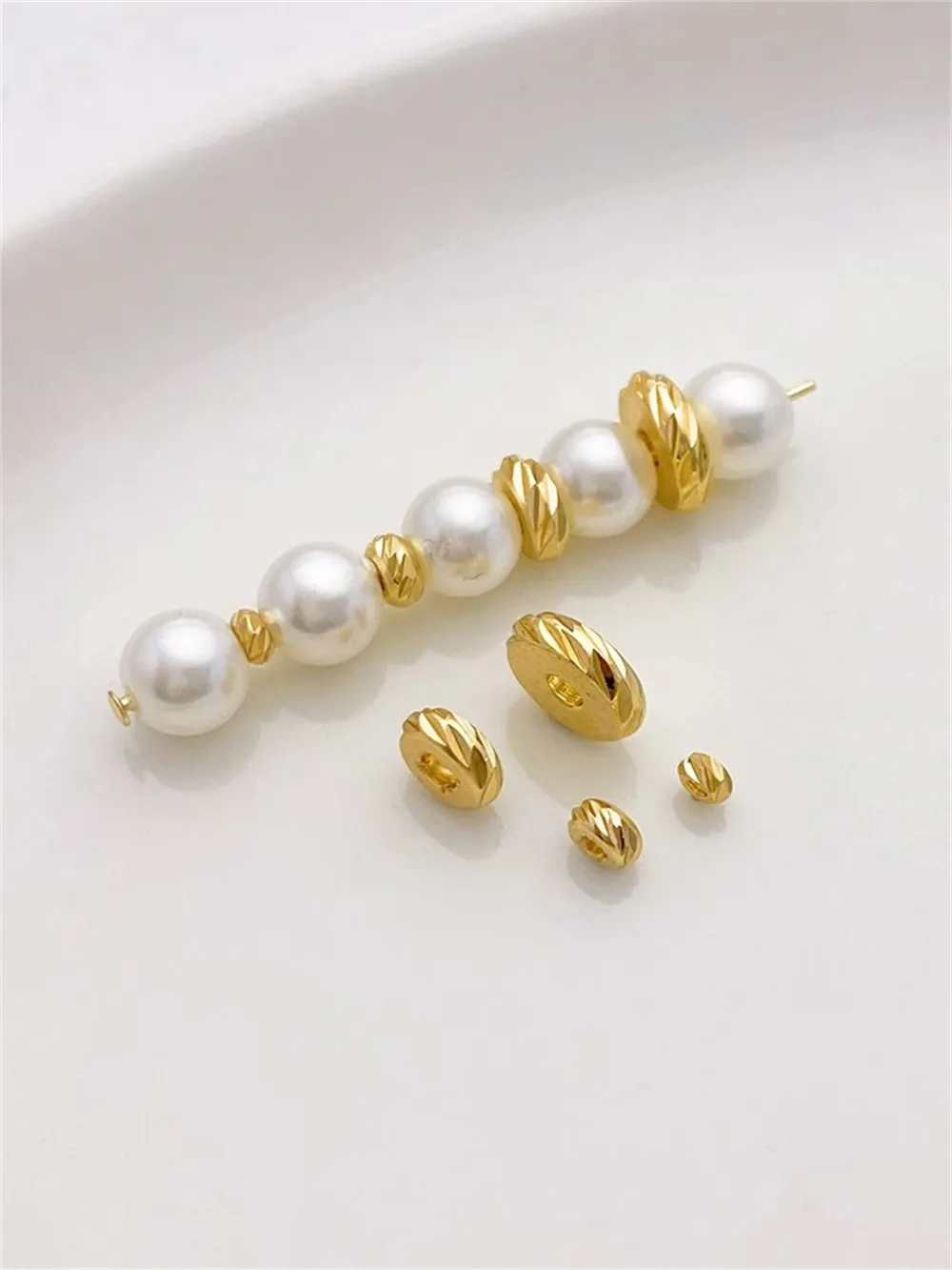 14K Gold-Color Flat Round Beads Cross-cut Flower Beads Flat Pieces DIY Handmade String Bracelets Jewelry Materials Accessories
14K Gold-Color Flat Round Beads Cross-cut Flower Beads Flat Pieces DIY Handmade String Bracelets Jewelry Materials Accessories