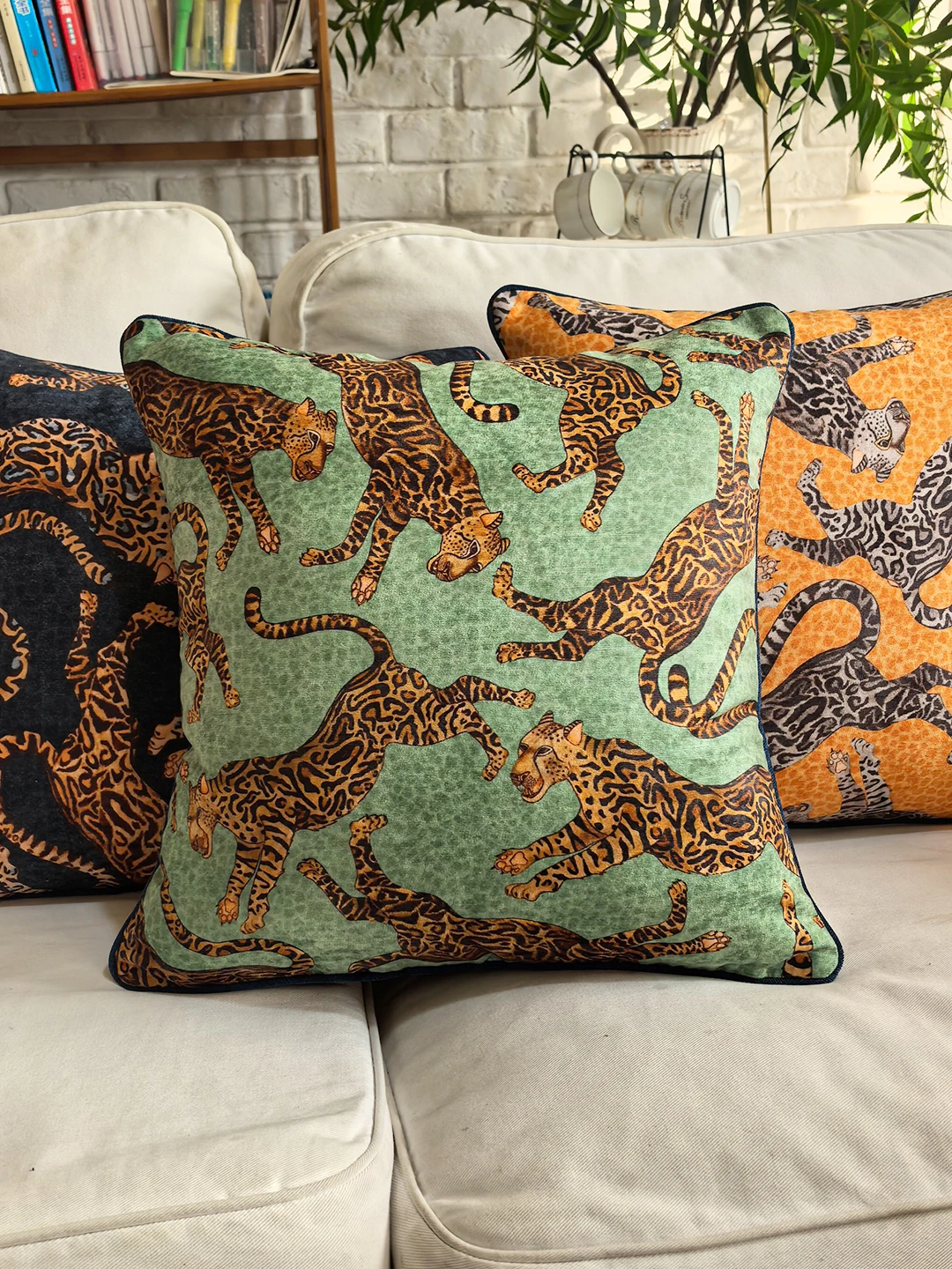 Retro Double-Sided Printed Square Pillowcase with Mitered Home Decor Sofa Cushion Ethnic Style Leopard Pattern Throw Pillow
Retro Double-Sided Printed Square Pillowcase with Mitered Home Decor Sofa Cushion Ethnic Style Leopard Pattern Throw Pillow