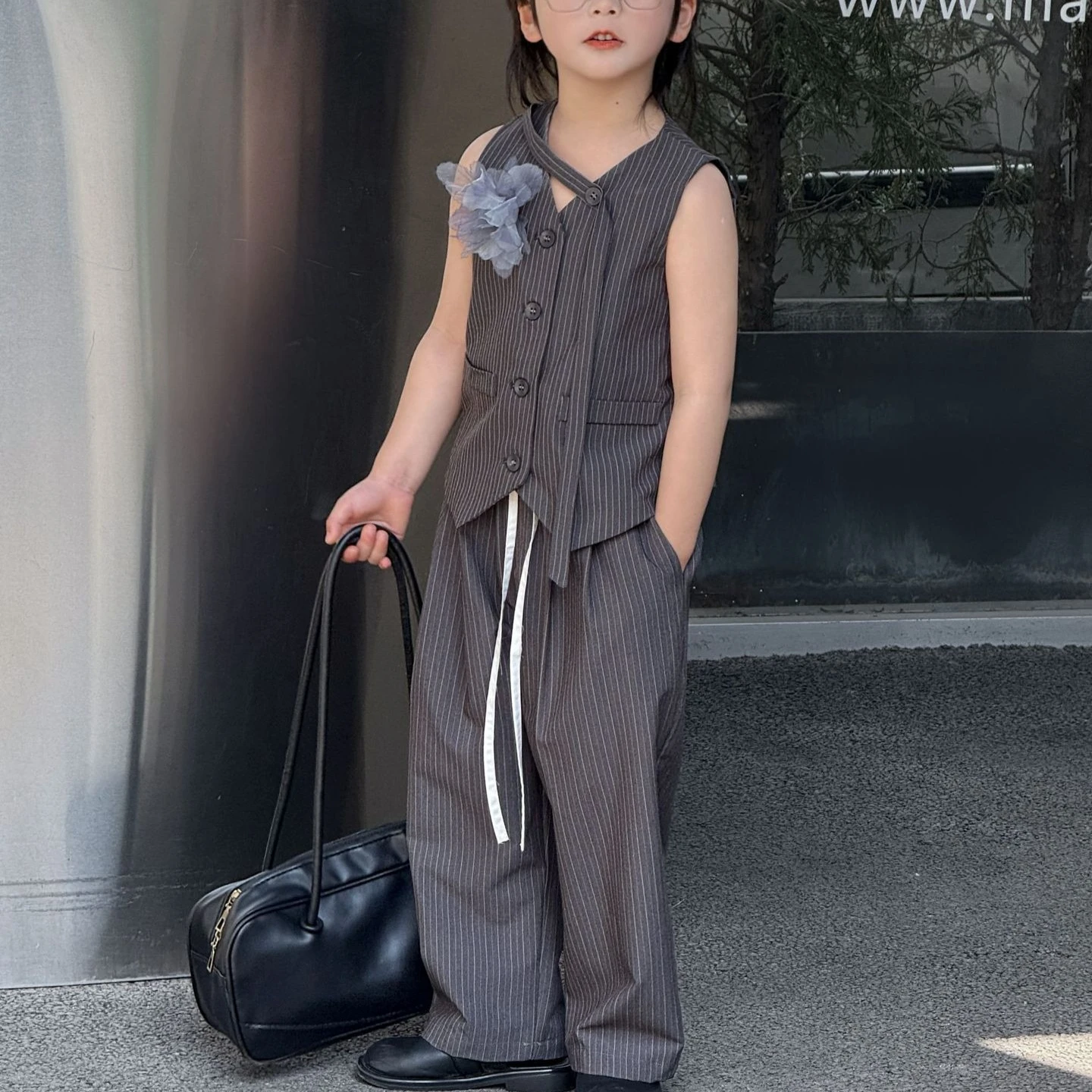 Boys' Suit 2026 Spring/summer New Childrens Clothes Boys Baby Grey Striped Vest Trousers Gradient Corsage Three-piece Set
Boys' Suit 2026 Spring/summer New Childrens Clothes Boys Baby Grey Striped Vest Trousers Gradient Corsage Three-piece Set
