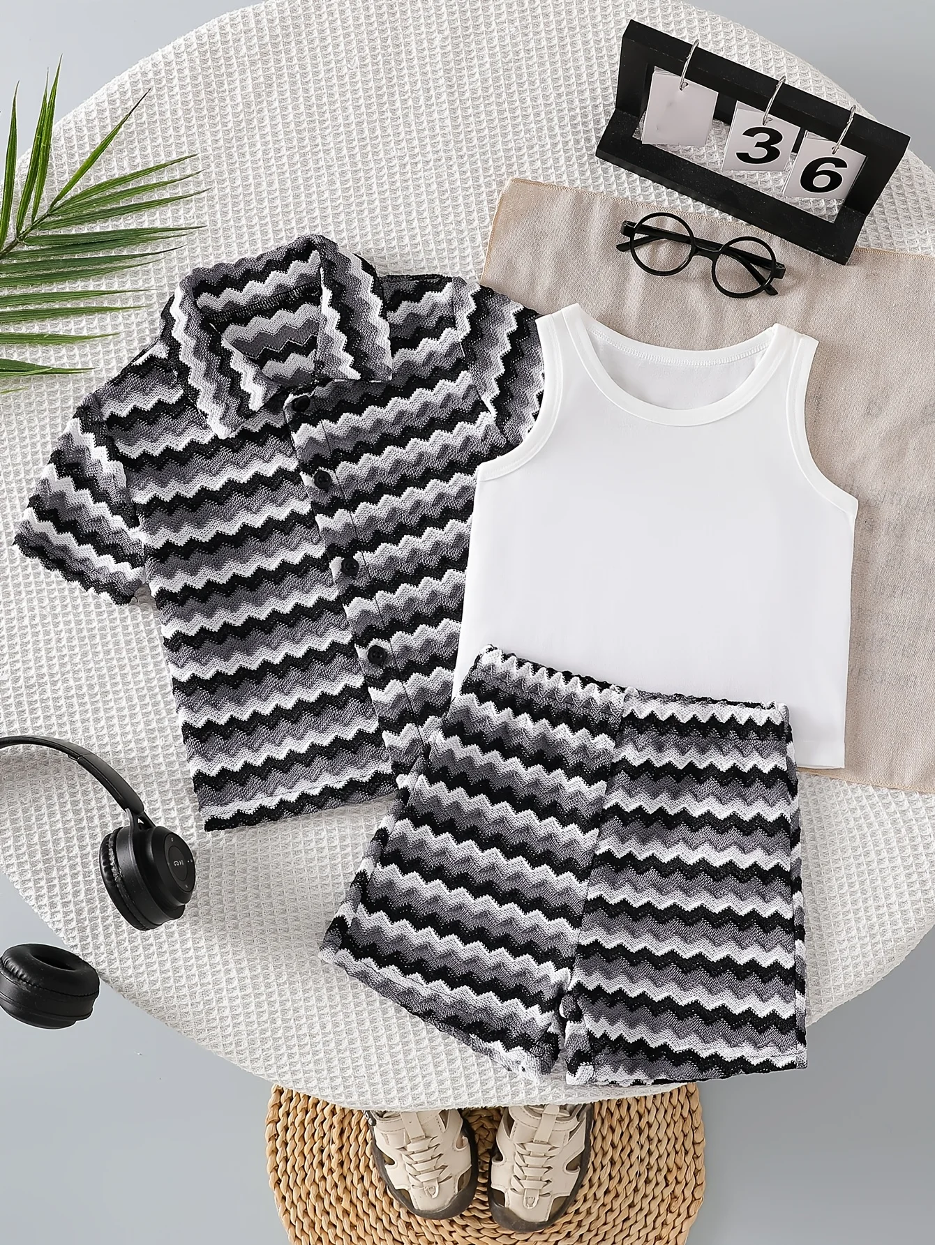 Одежда для мальчиков: рубашка с коротким рукавом с принтом «шеврон» + белый топ + шорты | Подарок на День святого Валентина / Подарок на День рождения
Одежда для мальчиков: рубашка с коротким рукавом с принтом «шеврон» + белый топ + шорты | Подарок на День святого Валентина / Подарок на День рождения