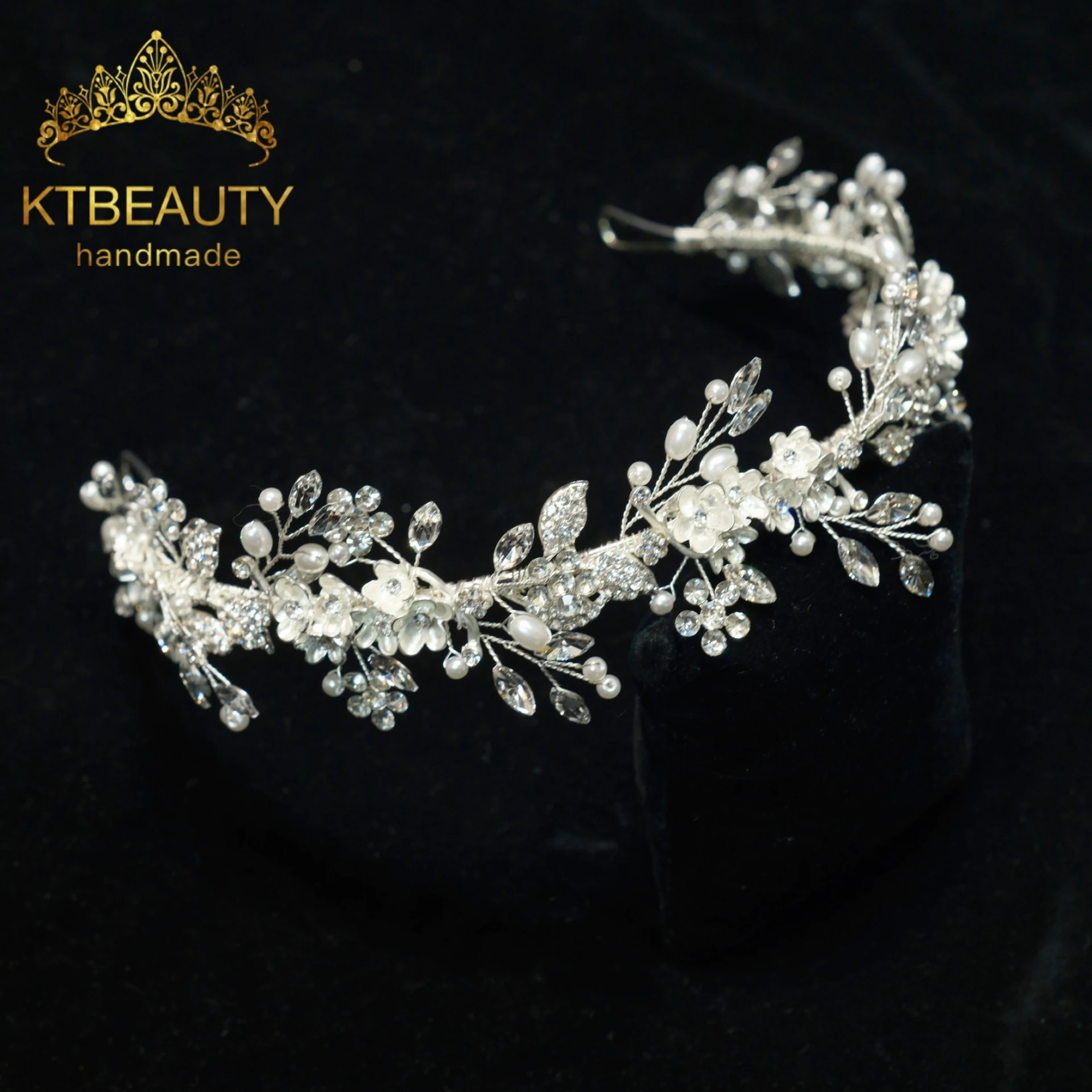 Изысканное украшение для волос Ktbeauty: кристальный белый цветок и листья, ручная работа, модный свадебный аксессуар для женщин, для свадебных торжеств
Изысканное украшение для волос Ktbeauty: кристальный белый цветок и листья, ручная работа, модный свадебный аксессуар для женщин, для свадебных торжеств