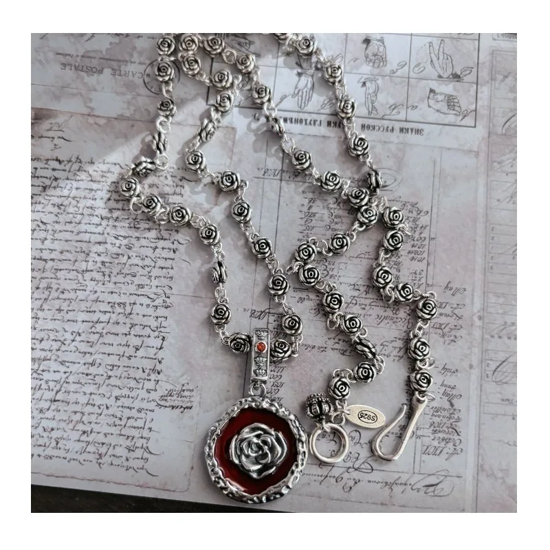 Retro and Old, High-end Feeling, Small and Fresh Temperament Feeling, Universal Buckle, Rose Pendant, Necklace, Couple of The Sa
Retro and Old, High-end Feeling, Small and Fresh Temperament Feeling, Universal Buckle, Rose Pendant, Necklace, Couple of The Sa