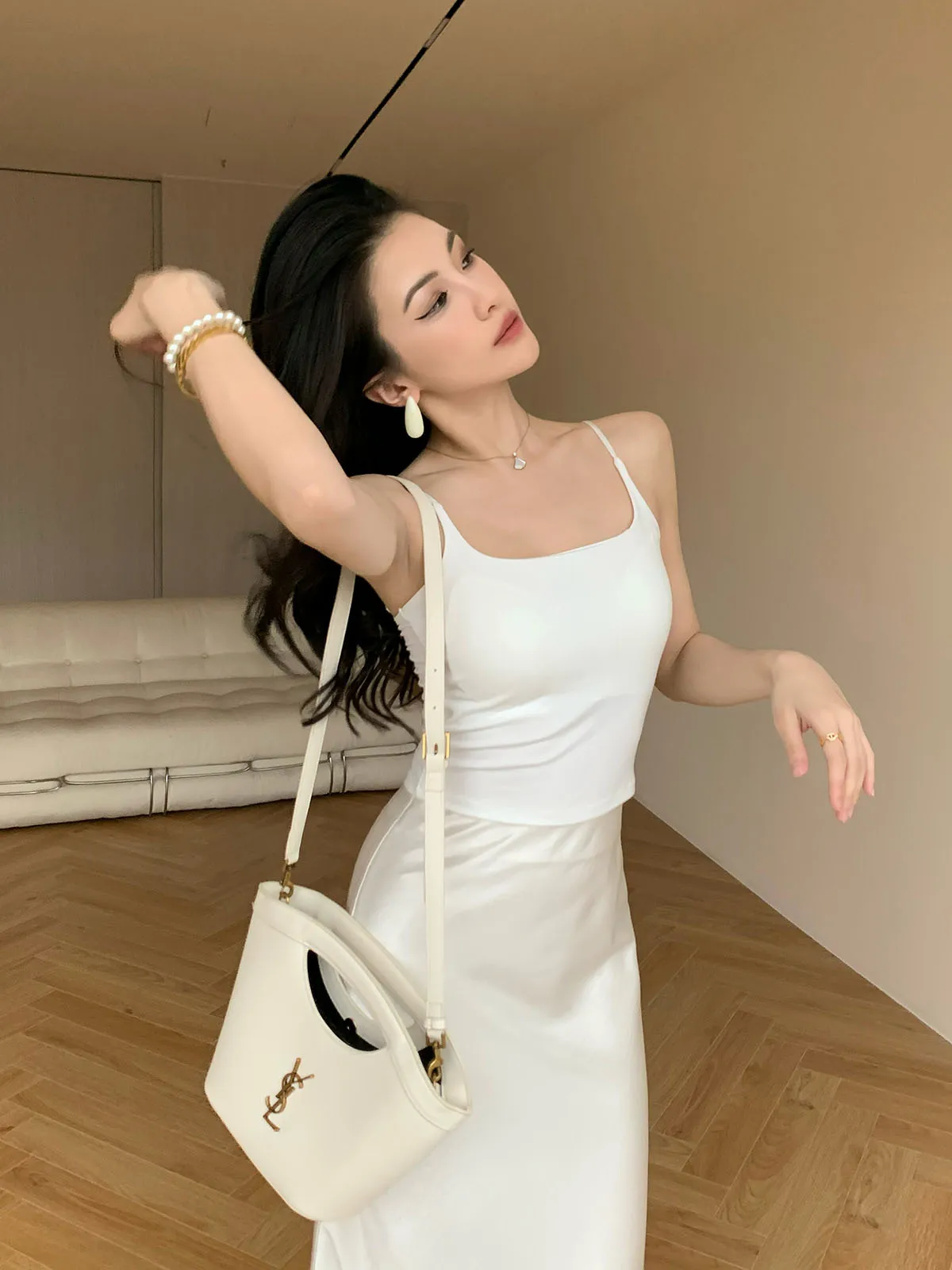 Женская майка Spor Commuter, однотонная, простая, модная, в корейском стиле, с бретелями, базовый слой, для повседневной носки
Женская майка Spor Commuter, однотонная, простая, модная, в корейском стиле, с бретелями, базовый слой, для повседневной носки