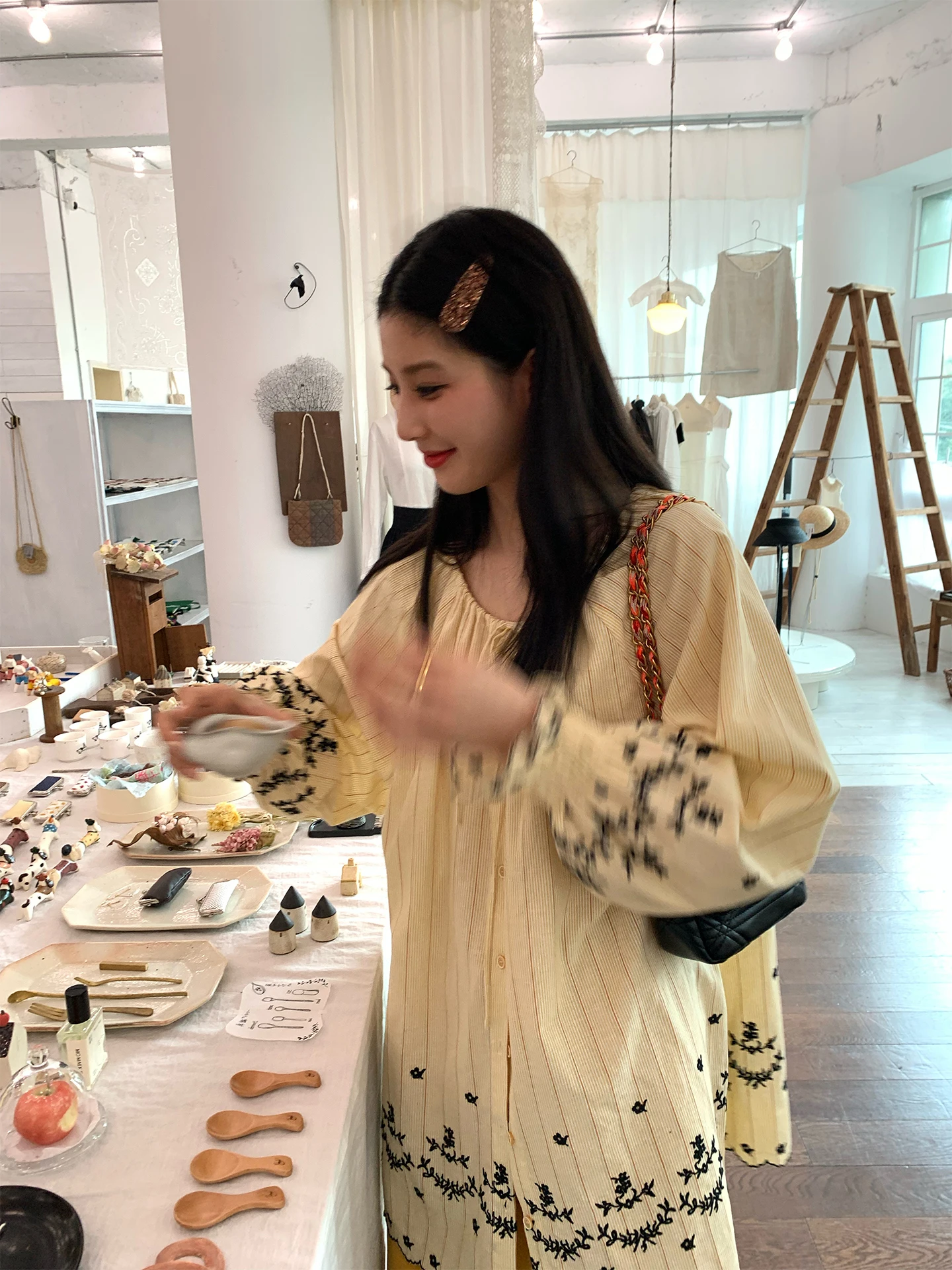 Свободная женская блузка с желтыми полосками, длинными рукавами, повседневная, из чистого хлопка, удобная, дышащая, осенняя новинка
Свободная женская блузка с желтыми полосками, длинными рукавами, повседневная, из чистого хлопка, удобная, дышащая, осенняя новинка