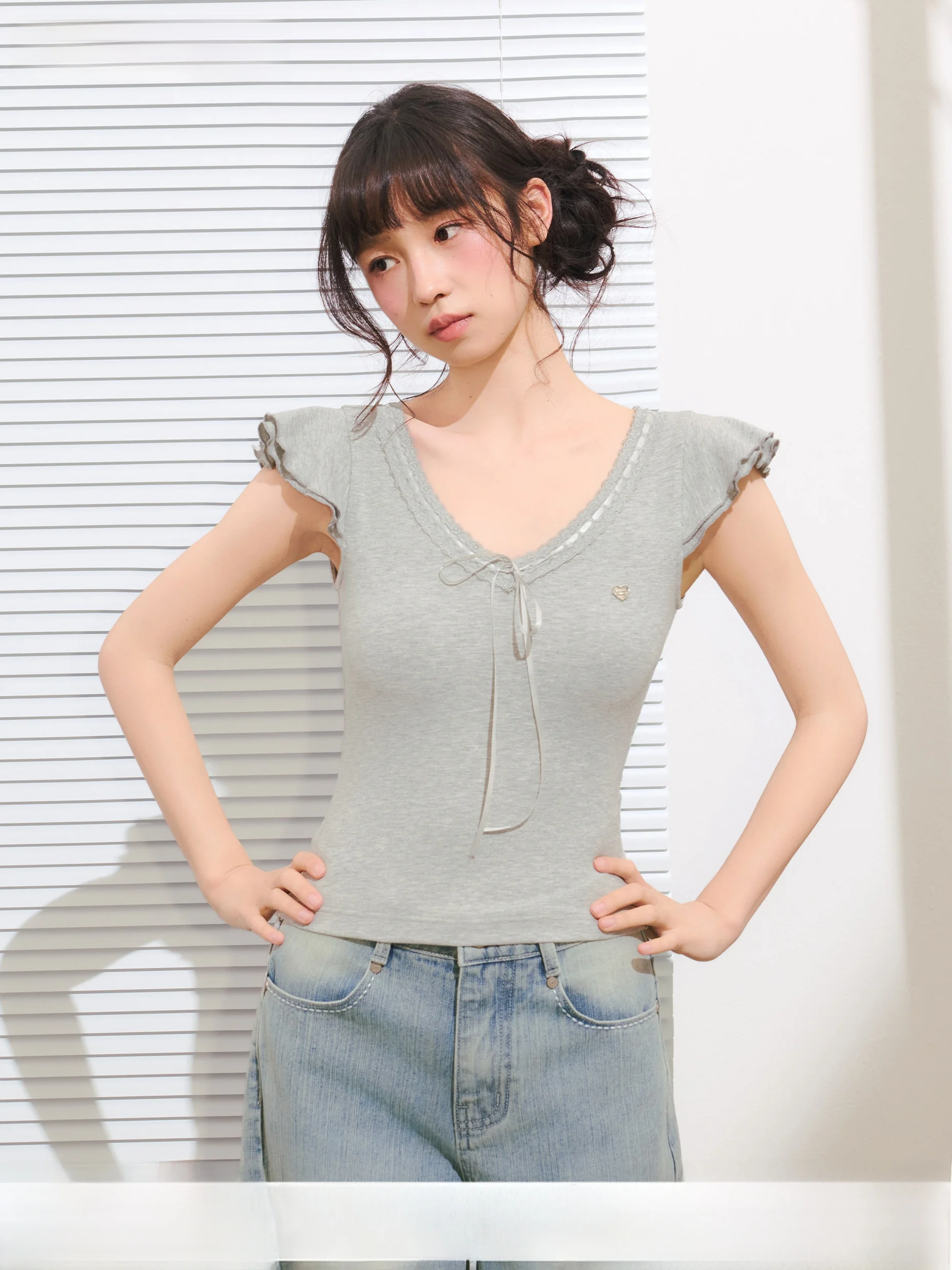 Slimming Umoumo Summer Simple Gentle Double Layer Small Flying Sleeve V-Neck Ribbon Body Shape Short Sleeve Slimming Top
Slimming Umoumo Summer Simple Gentle Double Layer Small Flying Sleeve V-Neck Ribbon Body Shape Short Sleeve Slimming Top
