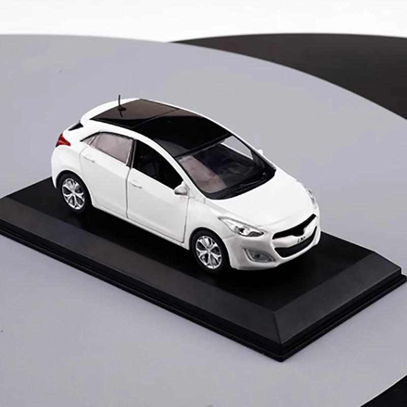 Литая в масштабе 1:38 модель автомобиля из сплава i30 изысканный готовый продукт имитация игрушки коллекционный подарок оценить украшения
Литая в масштабе 1:38 модель автомобиля из сплава i30 изысканный готовый продукт имитация игрушки коллекционный подарок оценить украшения