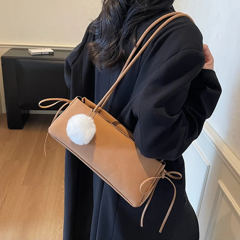 Bags for Women Autumn Winter New Faux Suede One Shoulder Underarm Bags French Retro Party Handbag with Plush Pendant
Bags for Women Autumn Winter New Faux Suede One Shoulder Underarm Bags French Retro Party Handbag with Plush Pendant