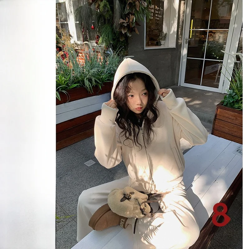 Осенне-зимний комплект: толстовка с капюшоном и брюки с высокой талией и широкими штанинами, повседневный стильный комплект, бренд IBELL ZHANG
Осенне-зимний комплект: толстовка с капюшоном и брюки с высокой талией и широкими штанинами, повседневный стильный комплект, бренд IBELL ZHANG