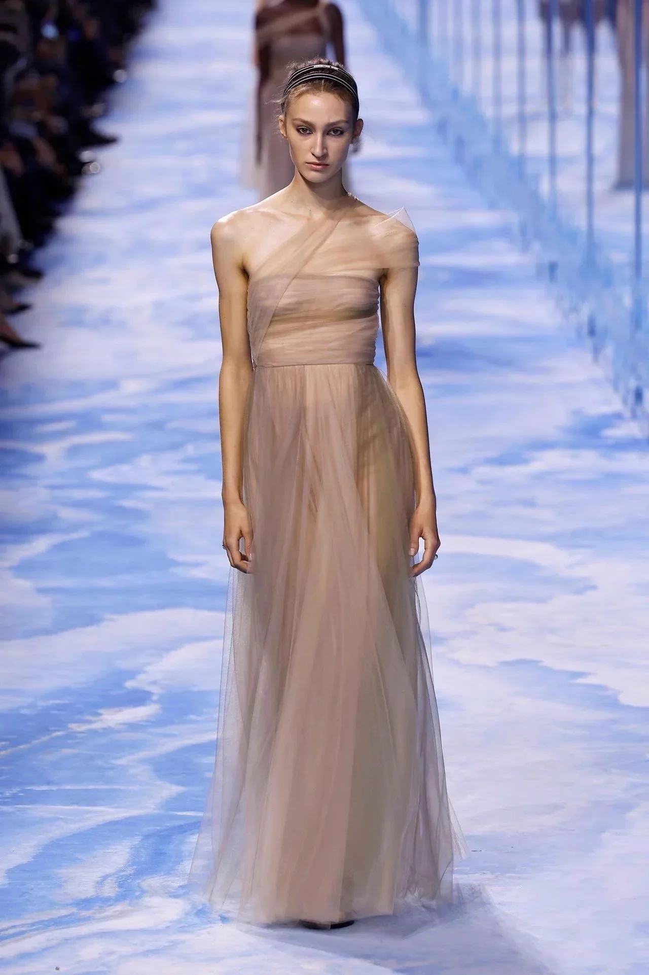 2025 Summer Runway Dress Elegant Women's Silk Strapless Dress Long Sexy Ladies Mesh Nude Dress
2025 Summer Runway Dress Elegant Women's Silk Strapless Dress Long Sexy Ladies Mesh Nude Dress