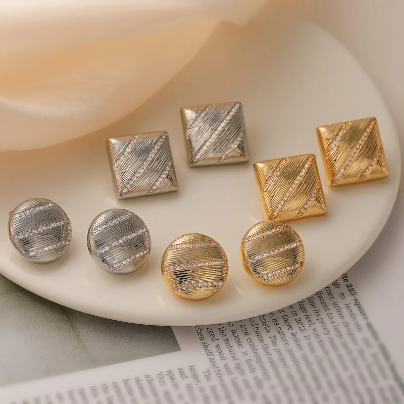 European and American Real Gold Plated Zircon Round Square Earrings for Women, Niche Light Luxury Vintage Ear Jewelry
European and American Real Gold Plated Zircon Round Square Earrings for Women, Niche Light Luxury Vintage Ear Jewelry