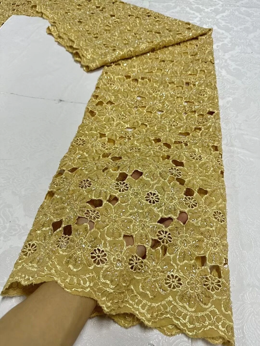 Swiss Voile Lace Fabric with Sequins 2024 High Quality African Cotton Lace Fabric for Sewing African Wedding Dresses
Swiss Voile Lace Fabric with Sequins 2024 High Quality African Cotton Lace Fabric for Sewing African Wedding Dresses