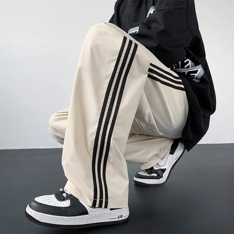 Модные мужские повседневные брюки в стиле High Street, американские ретро-брюки с боковыми полосками, рабочие брюки, спортивные брюки прямого кроя.
Модные мужские повседневные брюки в стиле High Street, американские ретро-брюки с боковыми полосками, рабочие брюки, спортивные брюки прямого кроя.