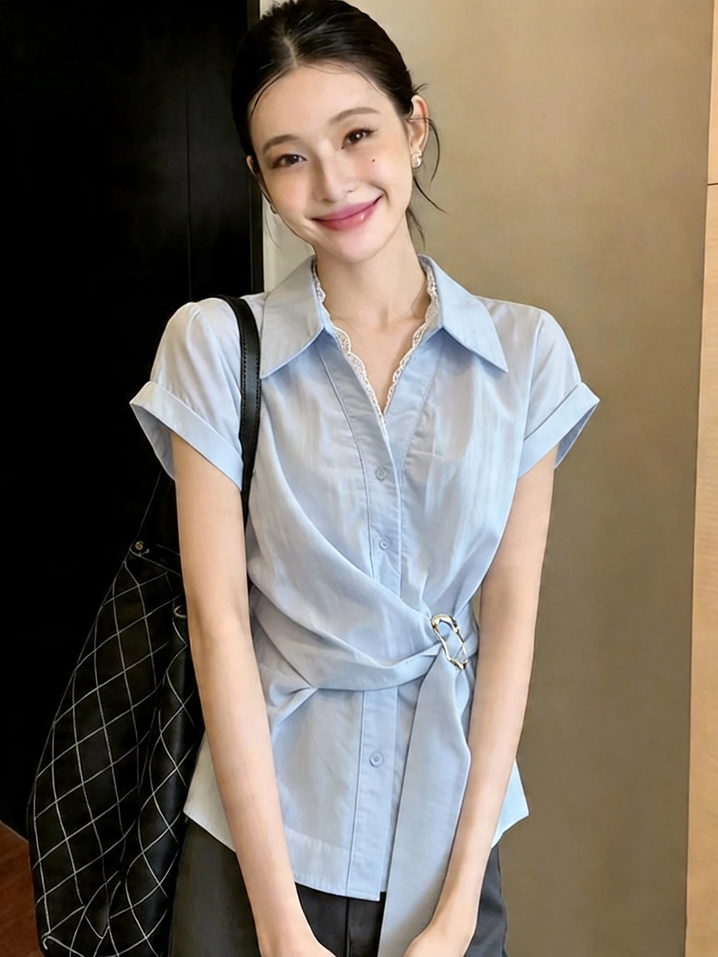 Blue Lace Trim V-Neck Short Sleeve Women's Cotton Linen Shirt Waist Cinching Collar Slimming Design Summer Top
Blue Lace Trim V-Neck Short Sleeve Women's Cotton Linen Shirt Waist Cinching Collar Slimming Design Summer Top