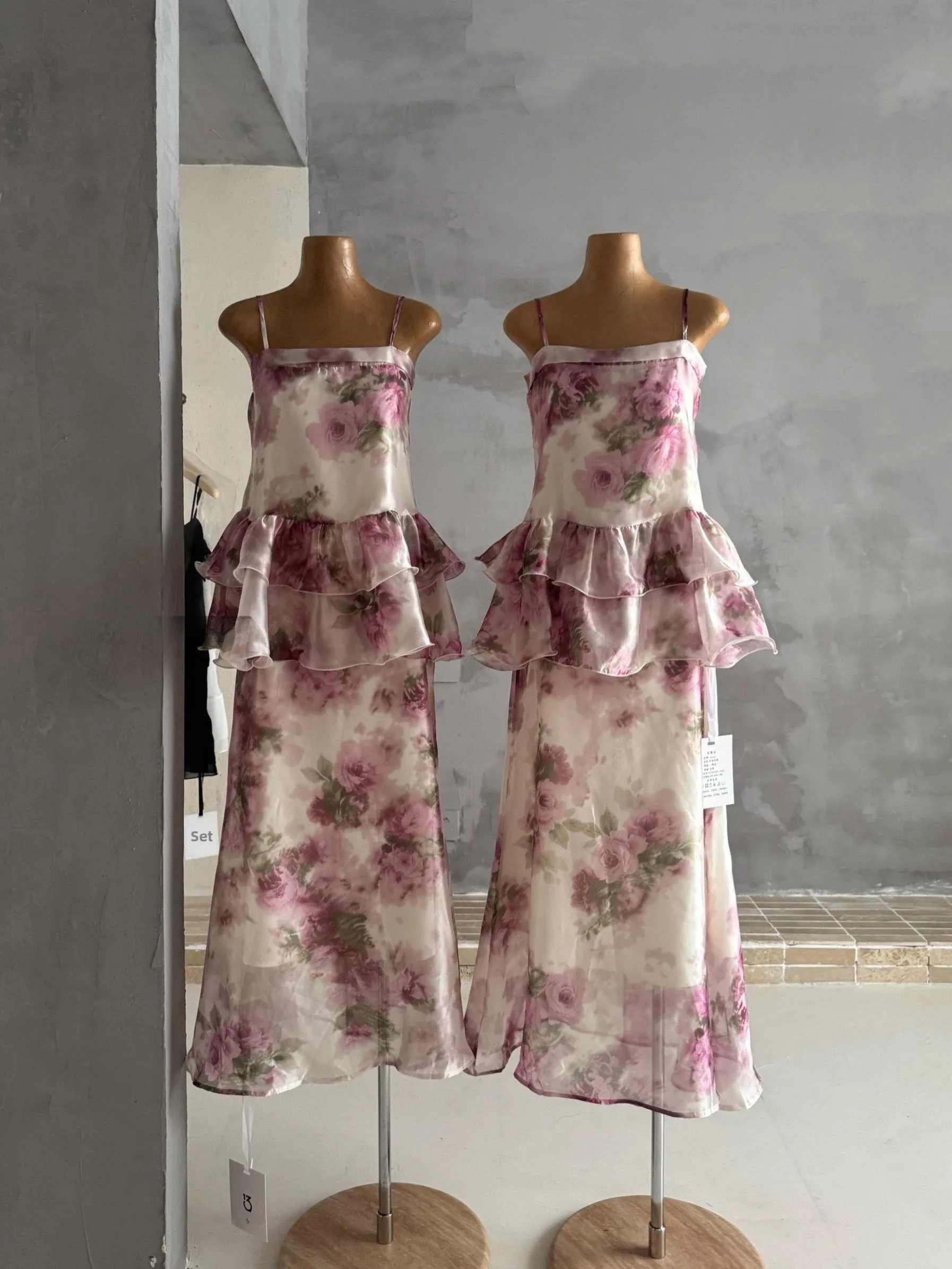 Floral Trim off Shoulder Crop Top And Skirt Set Women's Summer Fashion Elegant Style Two-Piece Outfit Sleeveless Floral Print
Floral Trim off Shoulder Crop Top And Skirt Set Women's Summer Fashion Elegant Style Two-Piece Outfit Sleeveless Floral Print
