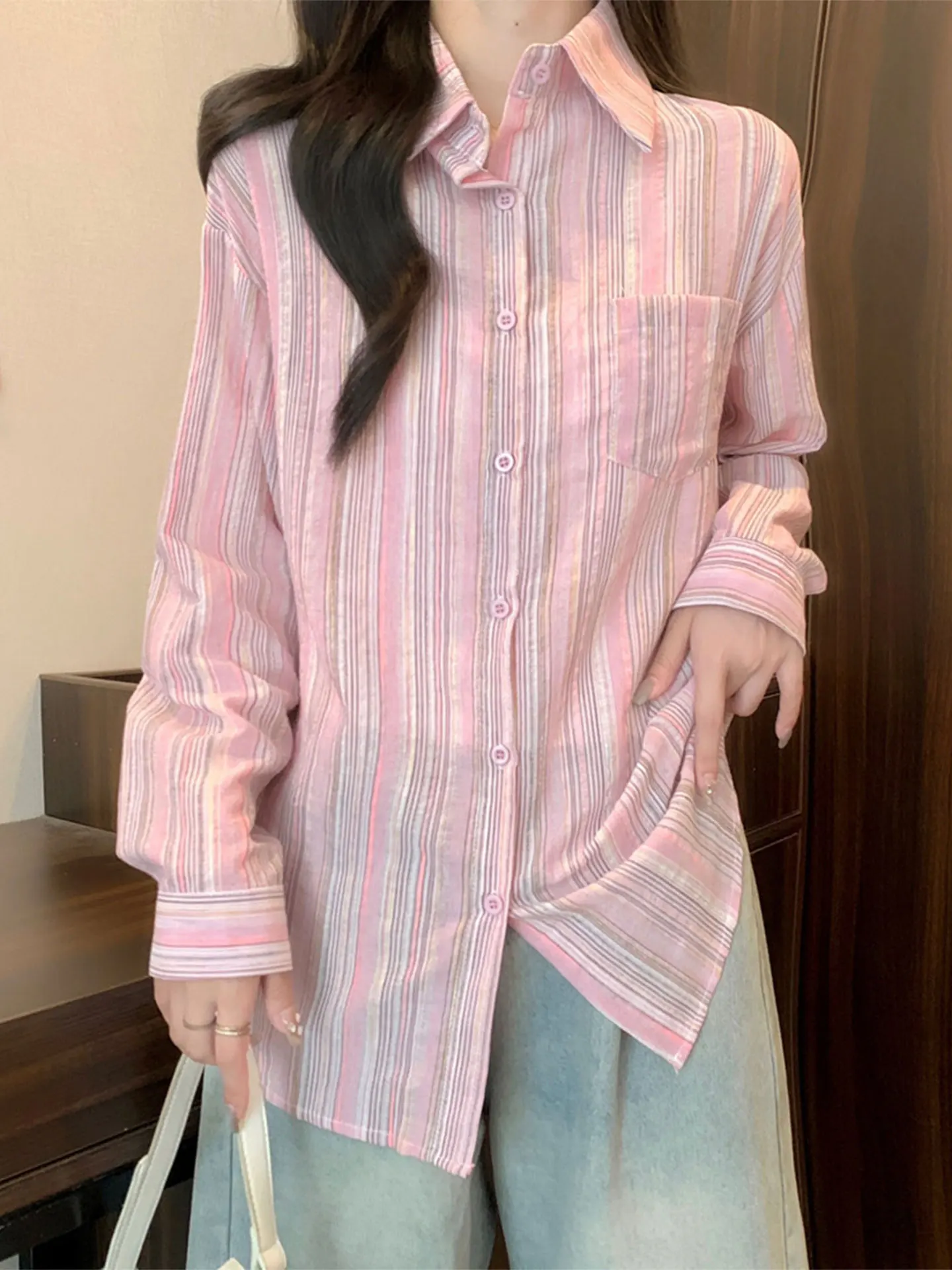 Розовая полосатая длинная женская кофта на весну 2026 года, повседневная, свободного кроя, базовый слой, винтажный дизайн, с эффектом стройности
Розовая полосатая длинная женская кофта на весну 2026 года, повседневная, свободного кроя, базовый слой, винтажный дизайн, с эффектом стройности