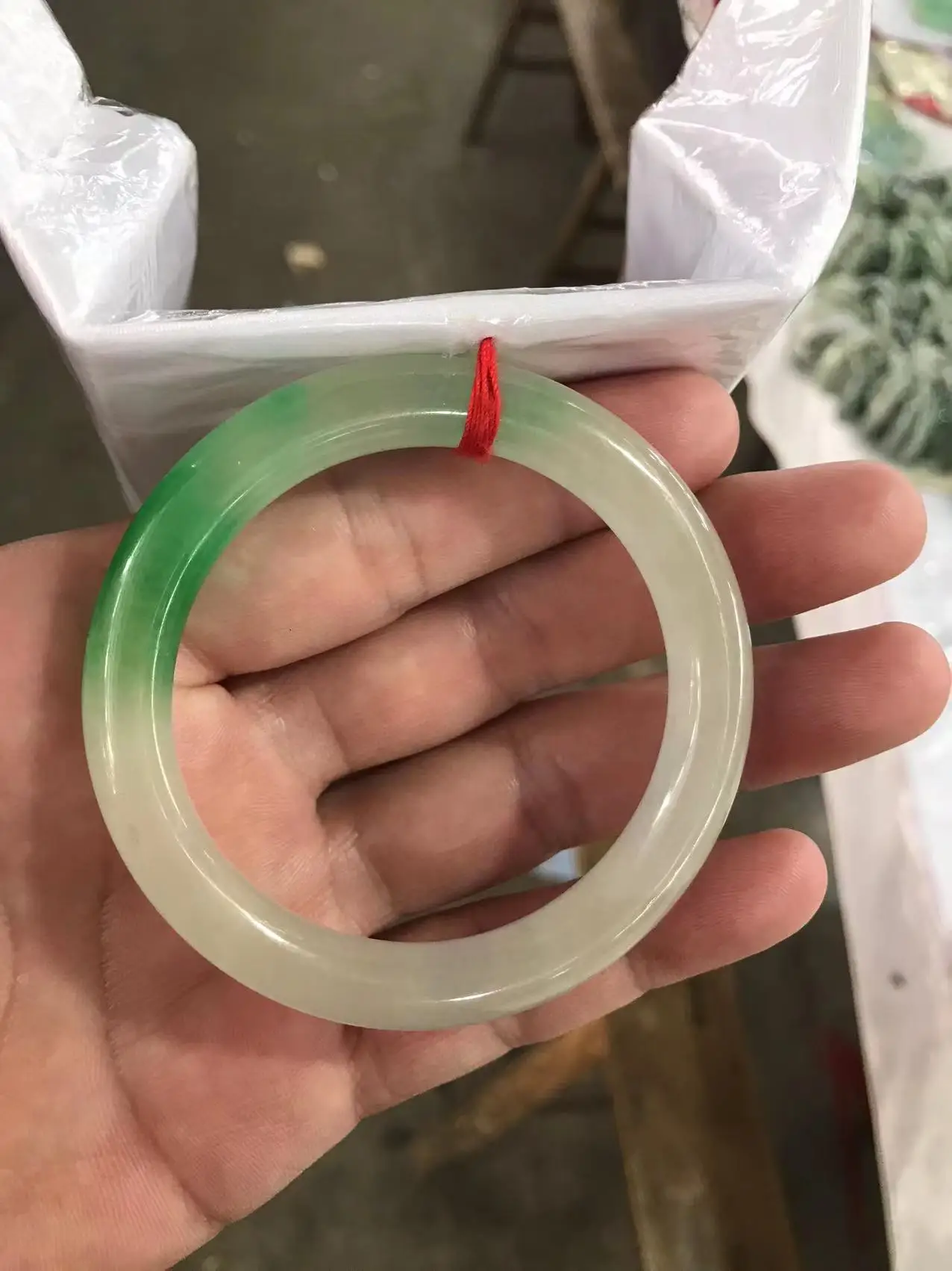 Natural 100% real jadeite green Jade bangle round bar jadeite bangle green jade for woman temperament gift bracelets
Natural 100% real jadeite green Jade bangle round bar jadeite bangle green jade for woman temperament gift bracelets