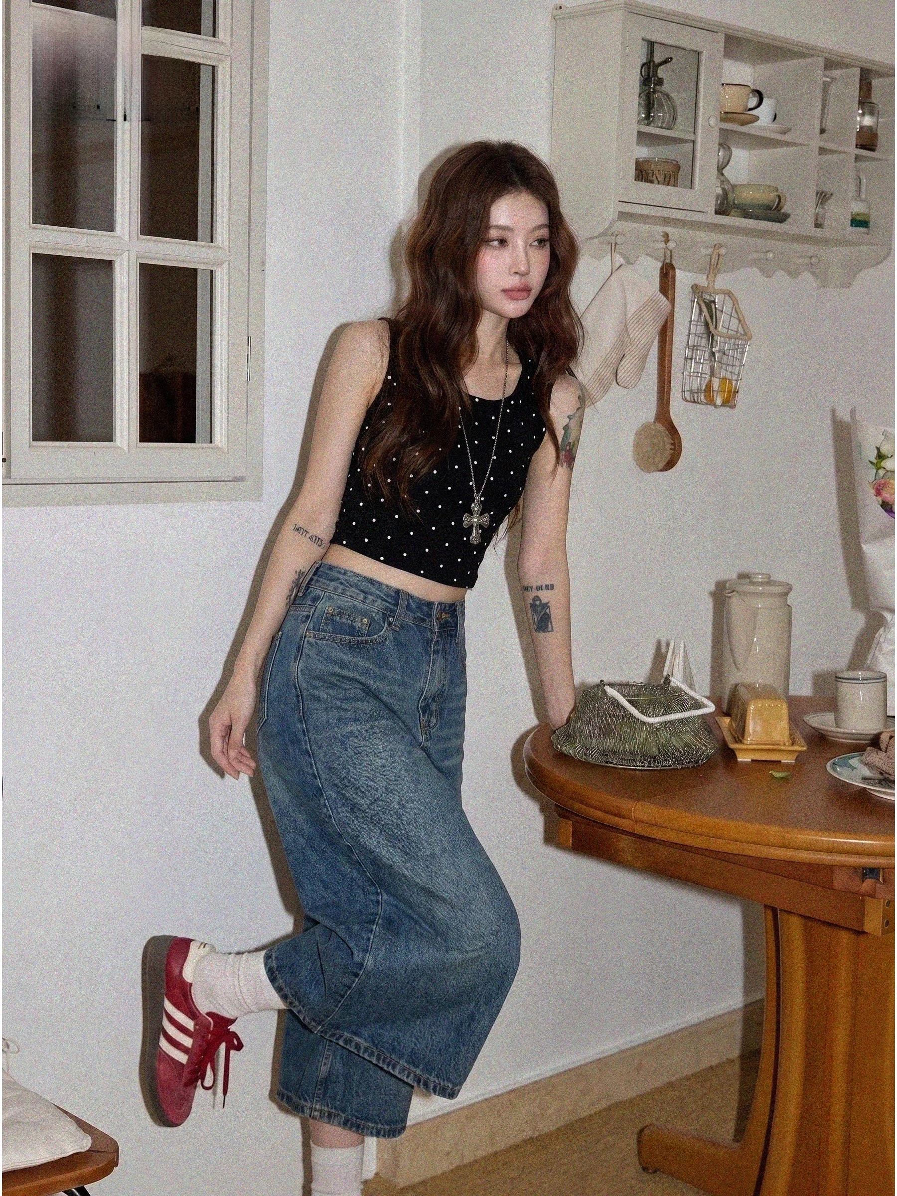 American Style High Waist Wide Leg Denim Jeans Women's Loose Lazy Style Drapey Straight Leg Pants Summer Casual Shorts
American Style High Waist Wide Leg Denim Jeans Women's Loose Lazy Style Drapey Straight Leg Pants Summer Casual Shorts