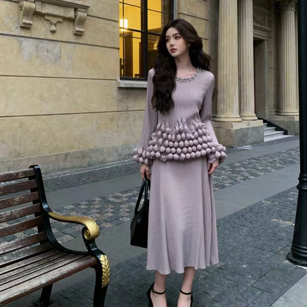 Легкое лавандовое платье миди с плиссированным воротником, 3D-шариками и эффектом двухслойности, элегантное, шикарное, стильное, модное, повседневное, 2026
Легкое лавандовое платье миди с плиссированным воротником, 3D-шариками и эффектом двухслойности, элегантное, шикарное, стильное, модное, повседневное, 2026