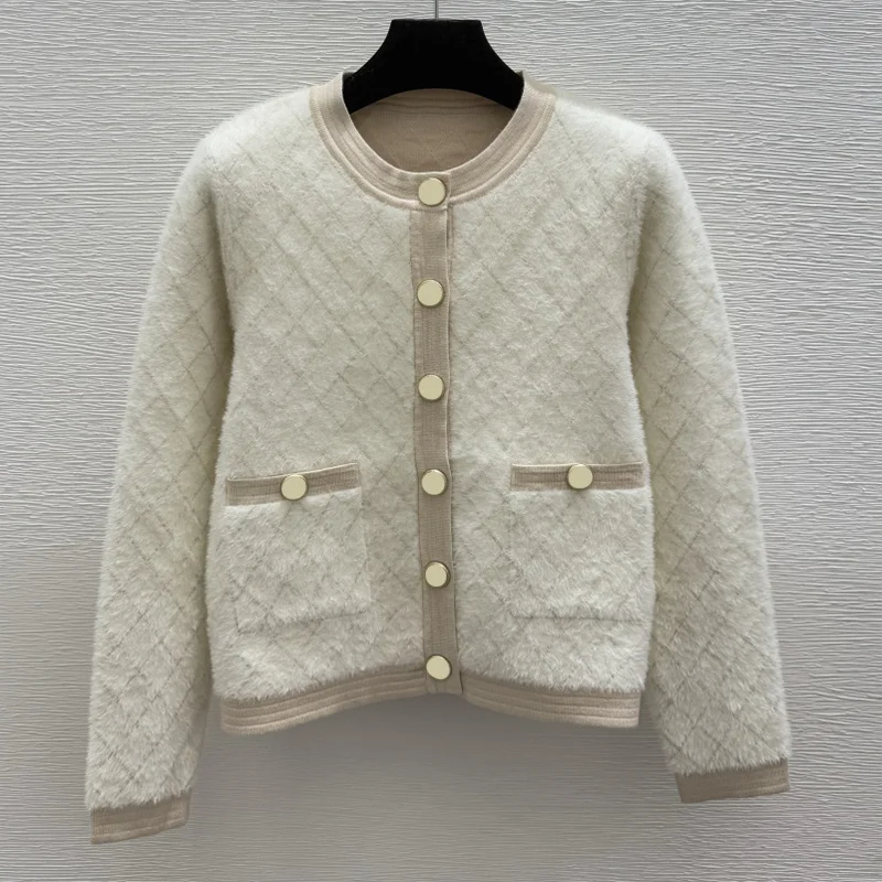 High-quality metal single-button women's outerwear cardigan sweater with checkered pattern and color-blocked edges 251028112
High-quality metal single-button women's outerwear cardigan sweater with checkered pattern and color-blocked edges 251028112