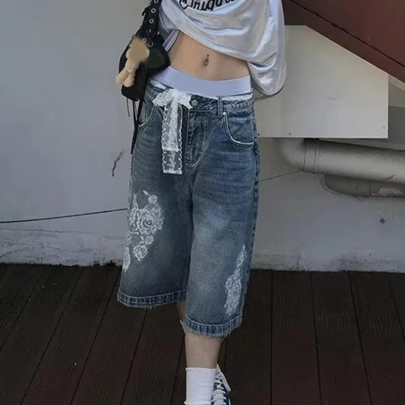 American Retro Lace Print Blue Jeans Women Summer Casual High Waist Streetwear Denim Shorts Vintage Loose Knee Length Pants
American Retro Lace Print Blue Jeans Women Summer Casual High Waist Streetwear Denim Shorts Vintage Loose Knee Length Pants