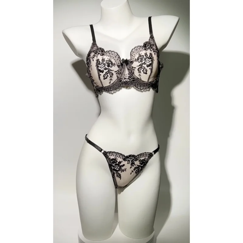 European and American Style Women's Sexy Bra Set Transparent Lace Trim Embroidery Craft Underwire Push-Up Bra Set
European and American Style Women's Sexy Bra Set Transparent Lace Trim Embroidery Craft Underwire Push-Up Bra Set