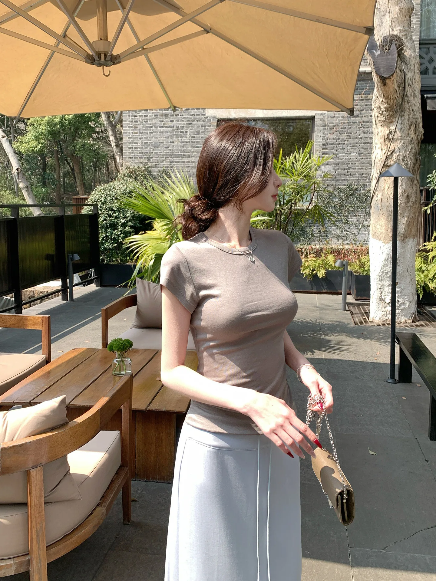 Женская футболка Slim Fit с круглым вырезом и коротким рукавом, с утянутой талией, стандартной шириной плеч, в повседневном стиле, весенняя мода, женский топ
Женская футболка Slim Fit с круглым вырезом и коротким рукавом, с утянутой талией, стандартной шириной плеч, в повседневном стиле, весенняя мода, женский топ