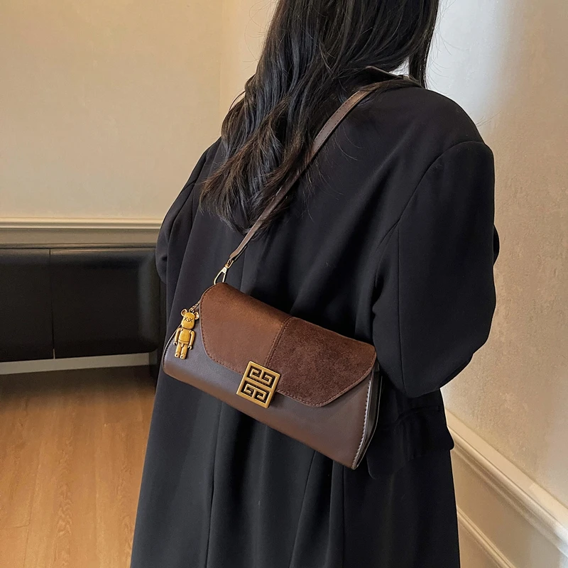 Vintage Revival Underarm Bag with Aged Leather Patina and Structured Silhouette for City Getaways Exuding Timeless Elegance
Vintage Revival Underarm Bag with Aged Leather Patina and Structured Silhouette for City Getaways Exuding Timeless Elegance