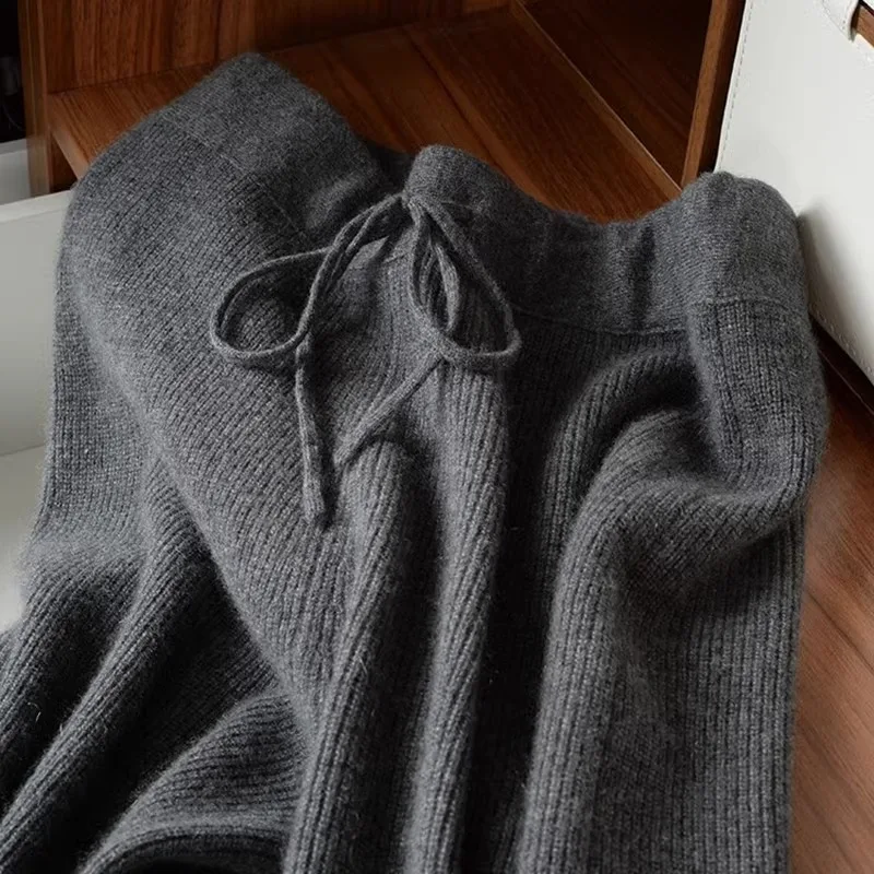New Women's Knitted Wide Leg Pants High Waist Long Length Autumn Winter Casual Loose Fitting Floor Length Straight Wool Trousers
New Women's Knitted Wide Leg Pants High Waist Long Length Autumn Winter Casual Loose Fitting Floor Length Straight Wool Trousers