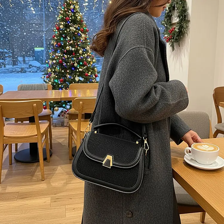 Women's Vintage Suede Saddle Bag 2026 New Arrival Triangle Buckle Elegant Shoulder Handbag Crossbody Purse
Women's Vintage Suede Saddle Bag 2026 New Arrival Triangle Buckle Elegant Shoulder Handbag Crossbody Purse