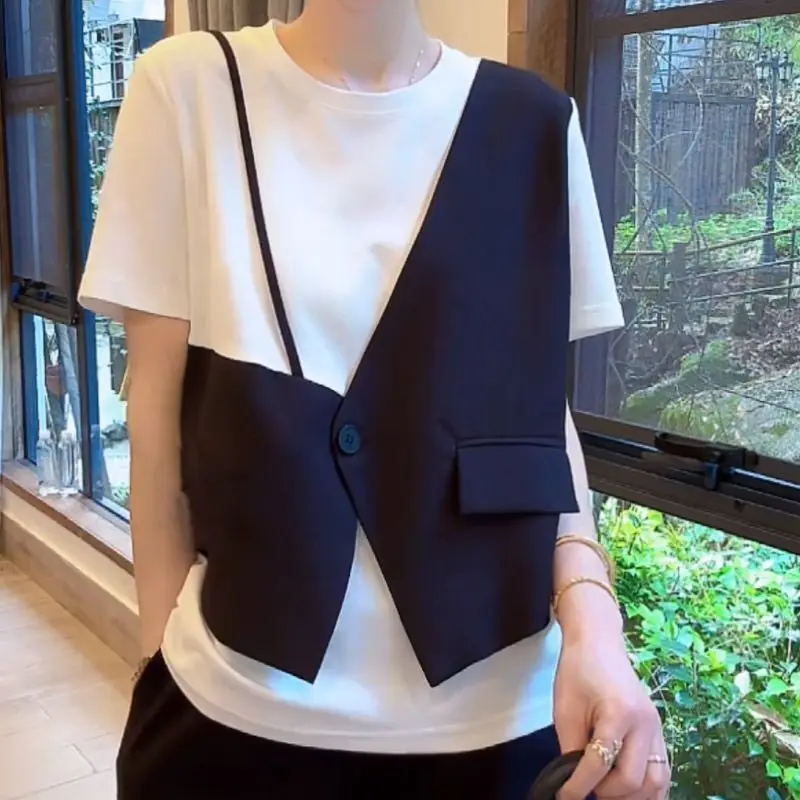 Футболка для женщин, летняя мода, искусственный двухсекционный лоскутный жилет с коротким рукавом, универсальный свободный возрастной асимметричный топ Kawaii
Футболка для женщин, летняя мода, искусственный двухсекционный лоскутный жилет с коротким рукавом, универсальный свободный возрастной асимметричный топ Kawaii