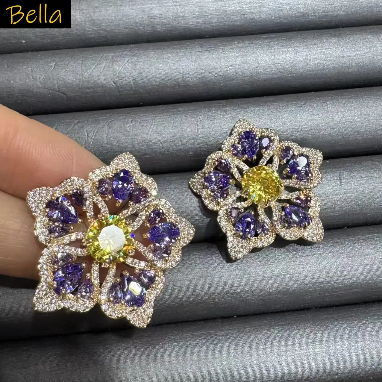 fashion cubic zirconia earrings for women shiny jewelry white red purple flower stud earrings party daily wear female gift
fashion cubic zirconia earrings for women shiny jewelry white red purple flower stud earrings party daily wear female gift