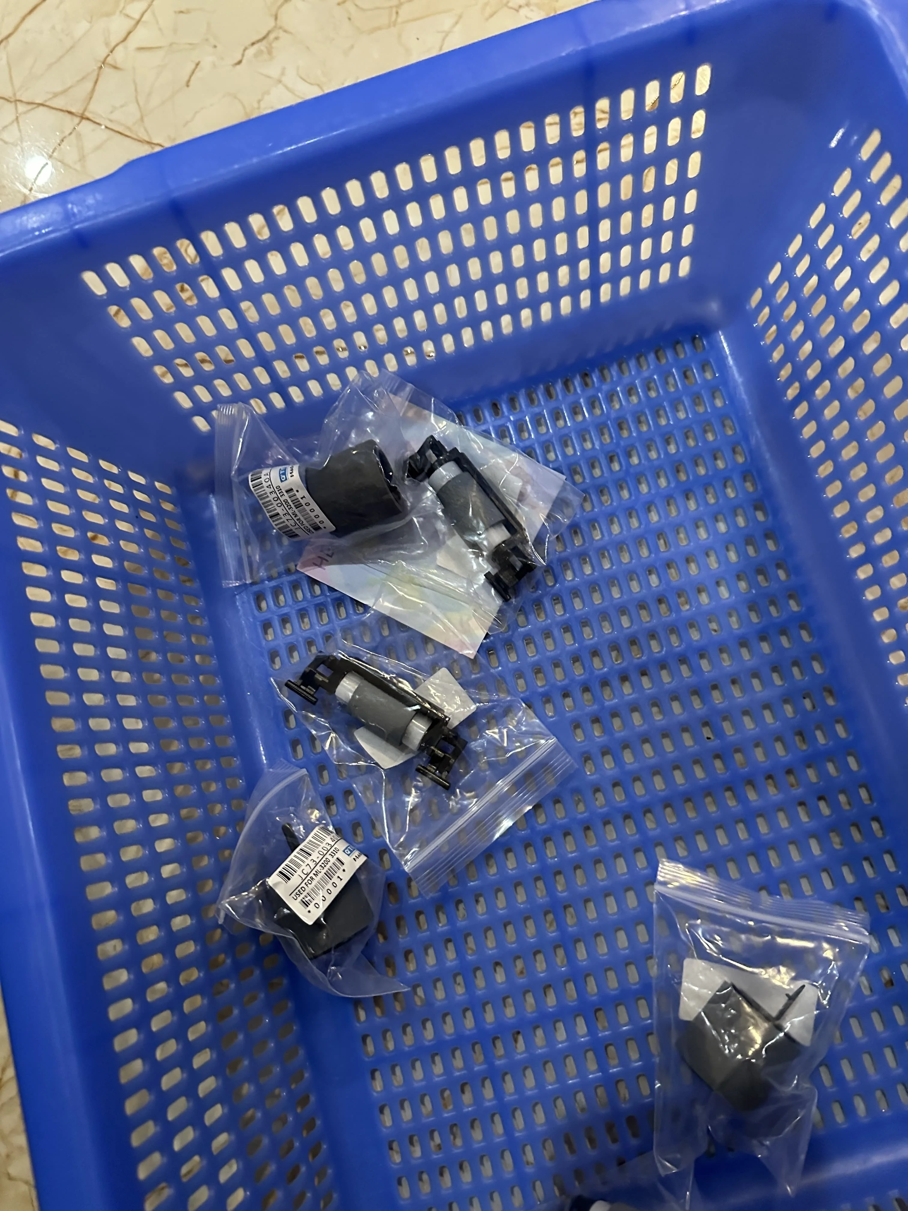 1 комплект 108R01470, лоток 1 комплект для обслуживания ролика подачи для Xerox Phaser 3330 WorkCentre 3335 3345, детали принтера серии 
1 комплект 108R01470, лоток 1 комплект для обслуживания ролика подачи для Xerox Phaser 3330 WorkCentre 3335 3345, детали принтера серии