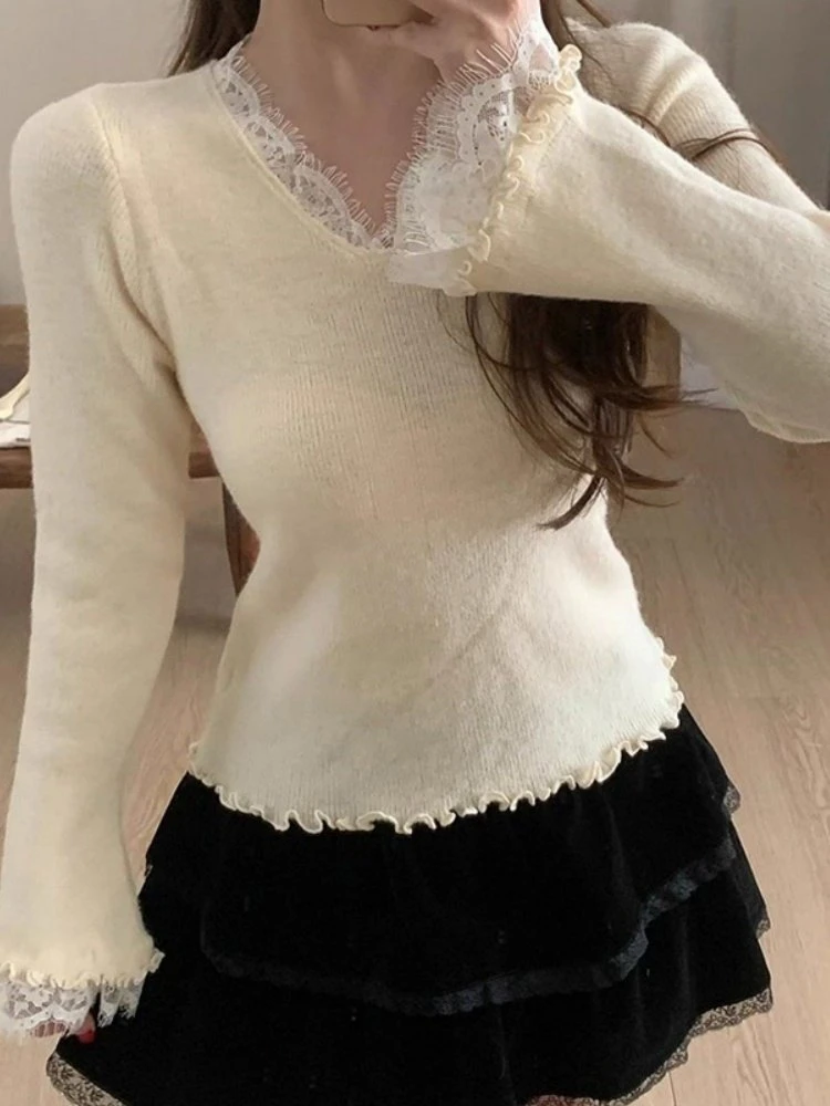 Slim Fit V-Neck Splice Lace Knitted Top Bell Sleeve Casual Style Fashionable Breathable Women's Knitted Sweater Short Length
Slim Fit V-Neck Splice Lace Knitted Top Bell Sleeve Casual Style Fashionable Breathable Women's Knitted Sweater Short Length