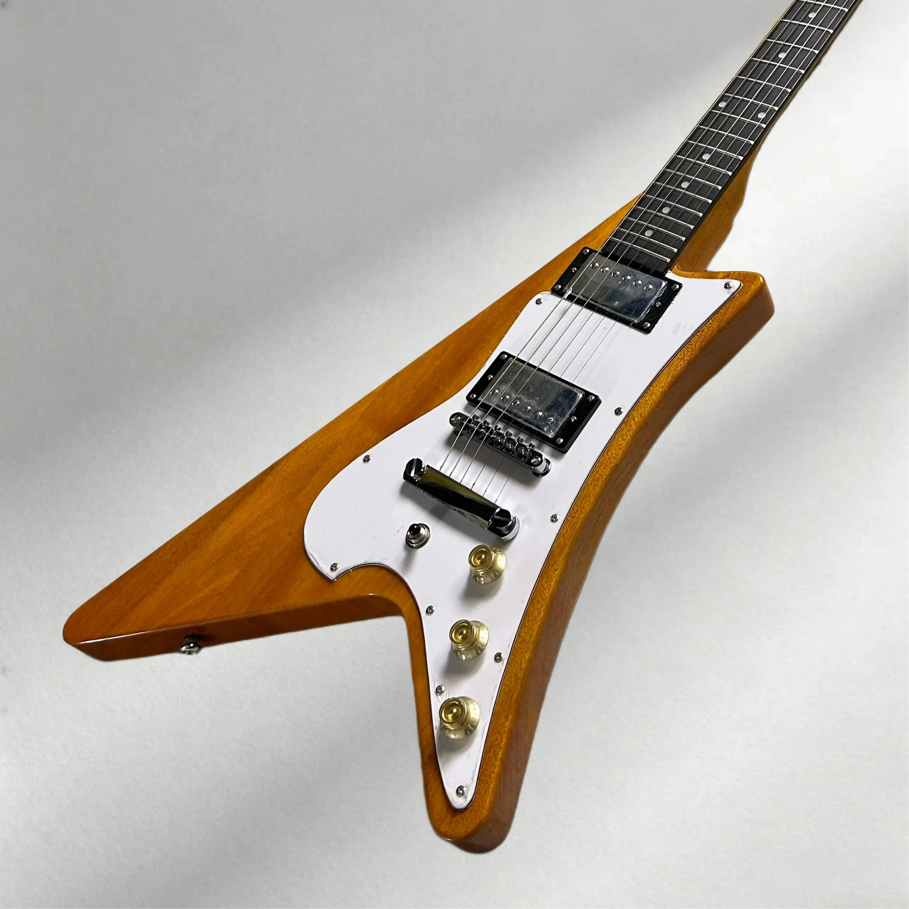 Electric Guitar Mahogany Body Rosewood Fretboard Transparent Yellow Color
Electric Guitar Mahogany Body Rosewood Fretboard Transparent Yellow Color