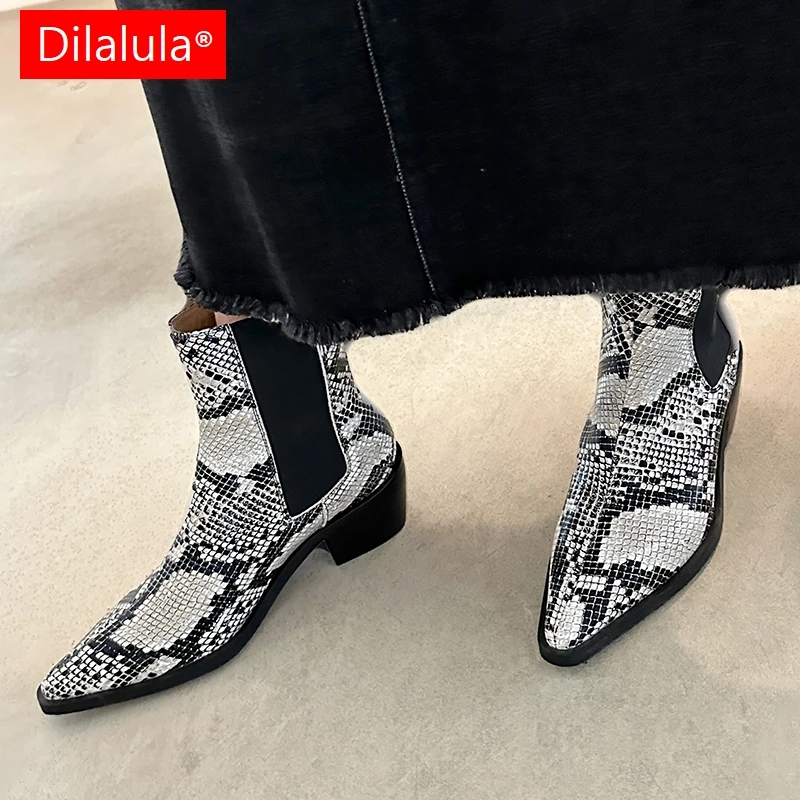 Dilalula 2025 г., пикантные ботинки челси из натуральной кожи со змеиным принтом, женские повседневные ботильоны на среднем массивном каблуке с застежкой на резинке 
Dilalula 2025 г., пикантные ботинки челси из натуральной кожи со змеиным принтом, женские повседневные ботильоны на среднем массивном каблуке с застежкой на резинке