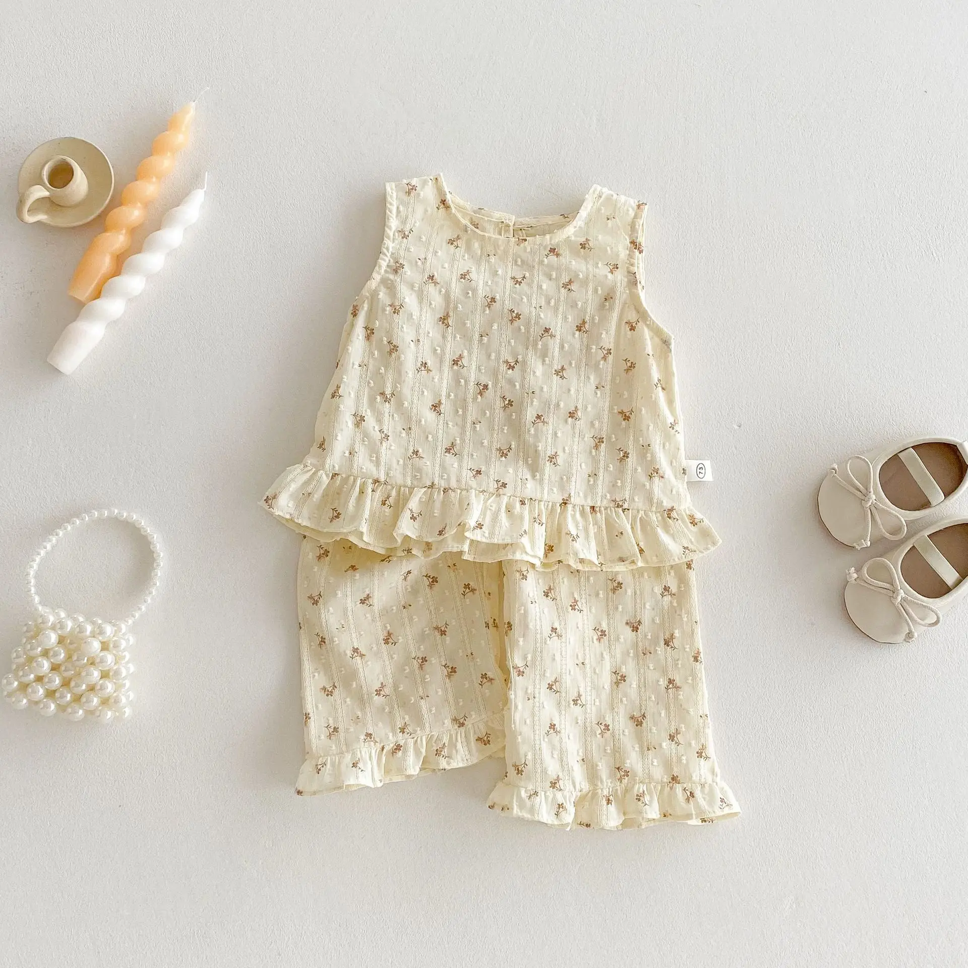 Girls Floral Suit 2025 New Summer Baby Korean Version Sleeveless Top Children's Foreign Casual Pants Two-piece Set
Girls Floral Suit 2025 New Summer Baby Korean Version Sleeveless Top Children's Foreign Casual Pants Two-piece Set