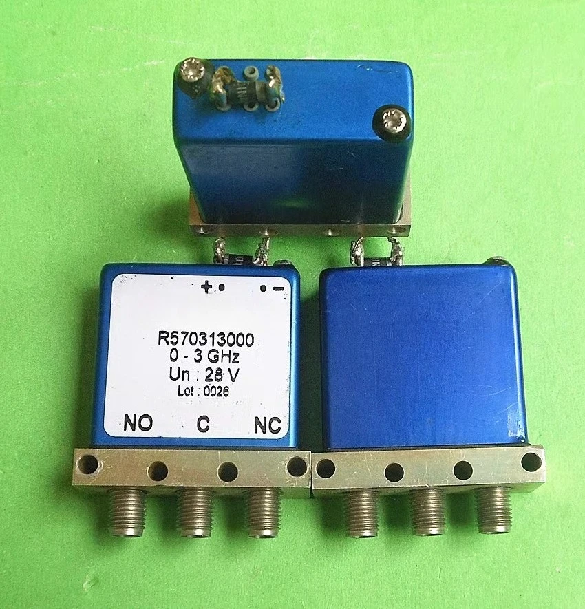 1 Pcs RF SMA RF Coaxial SPDT Switch R570313000 3GHz 28V Second-hand Products
1 Pcs RF SMA RF Coaxial SPDT Switch R570313000 3GHz 28V Second-hand Products